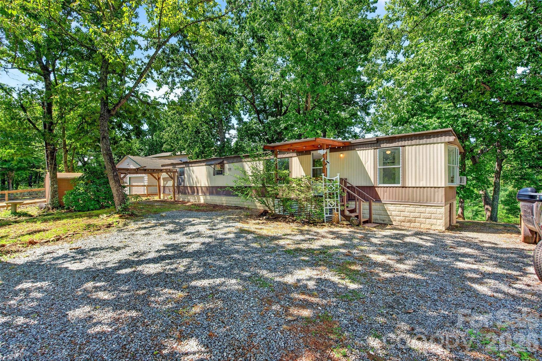 128 Pearson CIR, Lake Lure, NC 28746