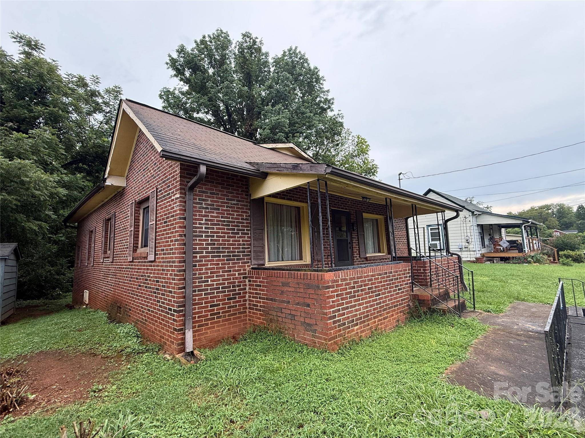 426 Bouchelle ST, Morganton, NC 28655