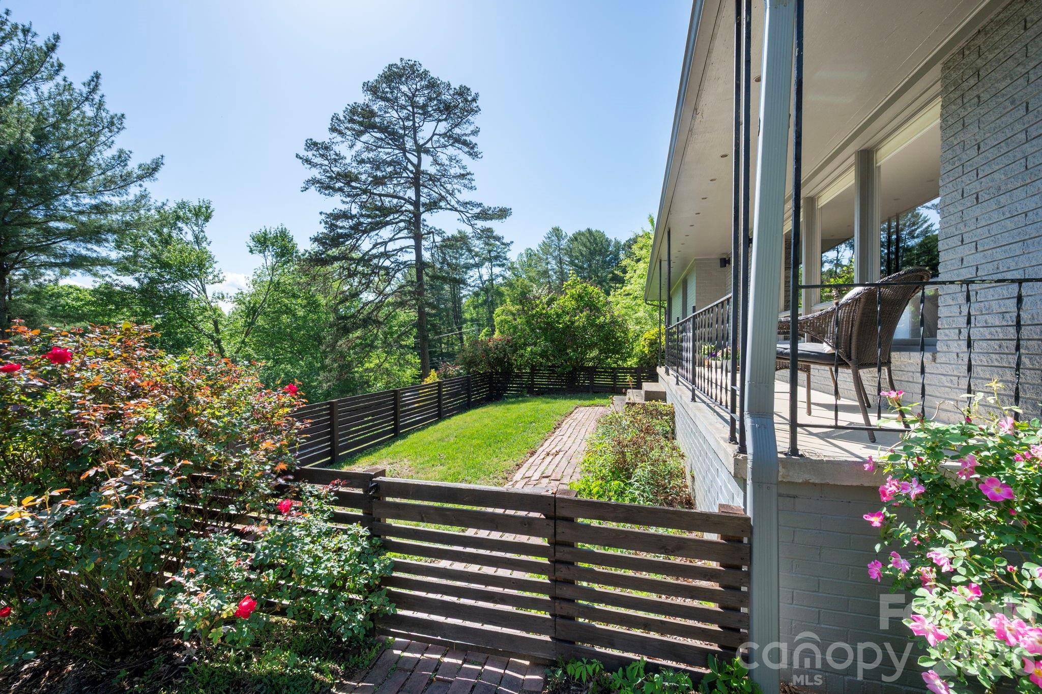 301 Stratford RD, Asheville, NC 28804