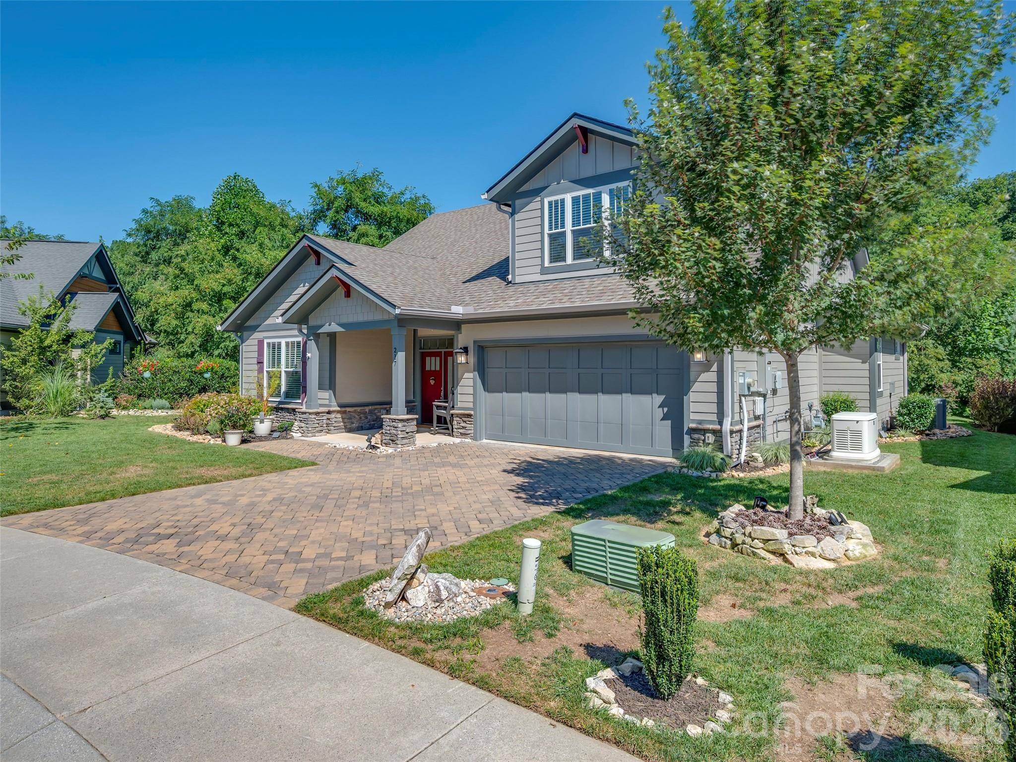 217 Hogans View CIR, Hendersonville, NC 28739