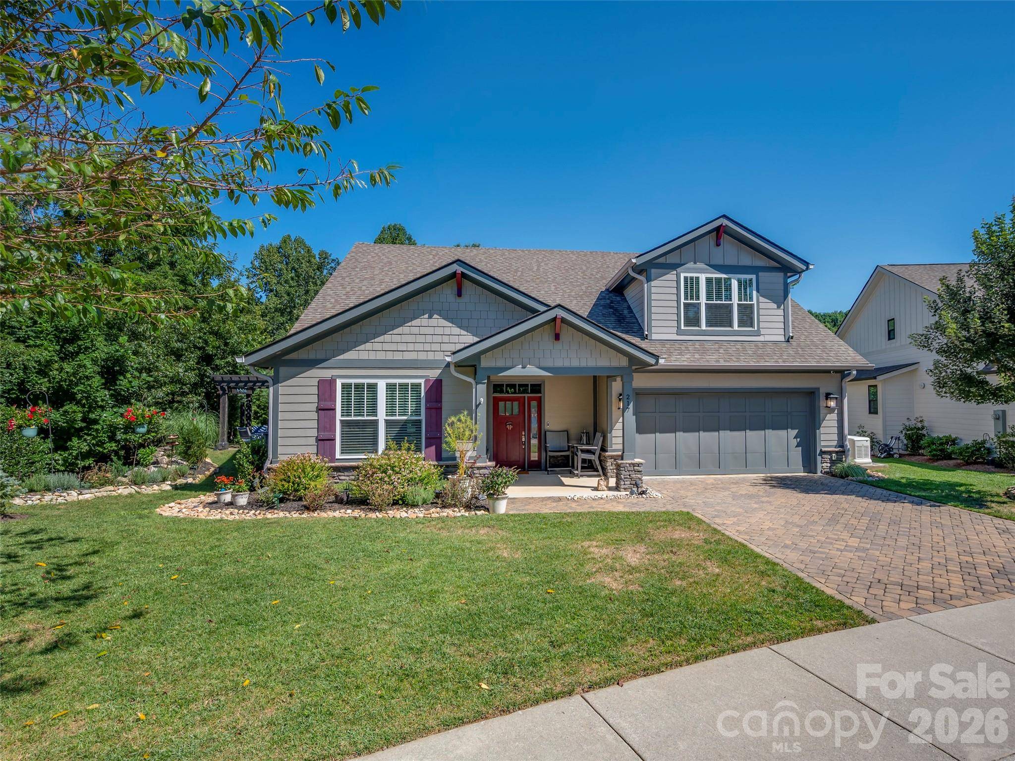 217 Hogans View CIR, Hendersonville, NC 28739