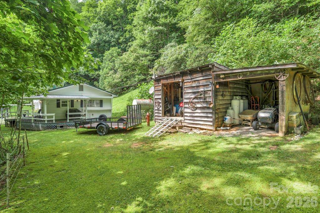 2850 Henson Creek RD, Newland, NC 28657
