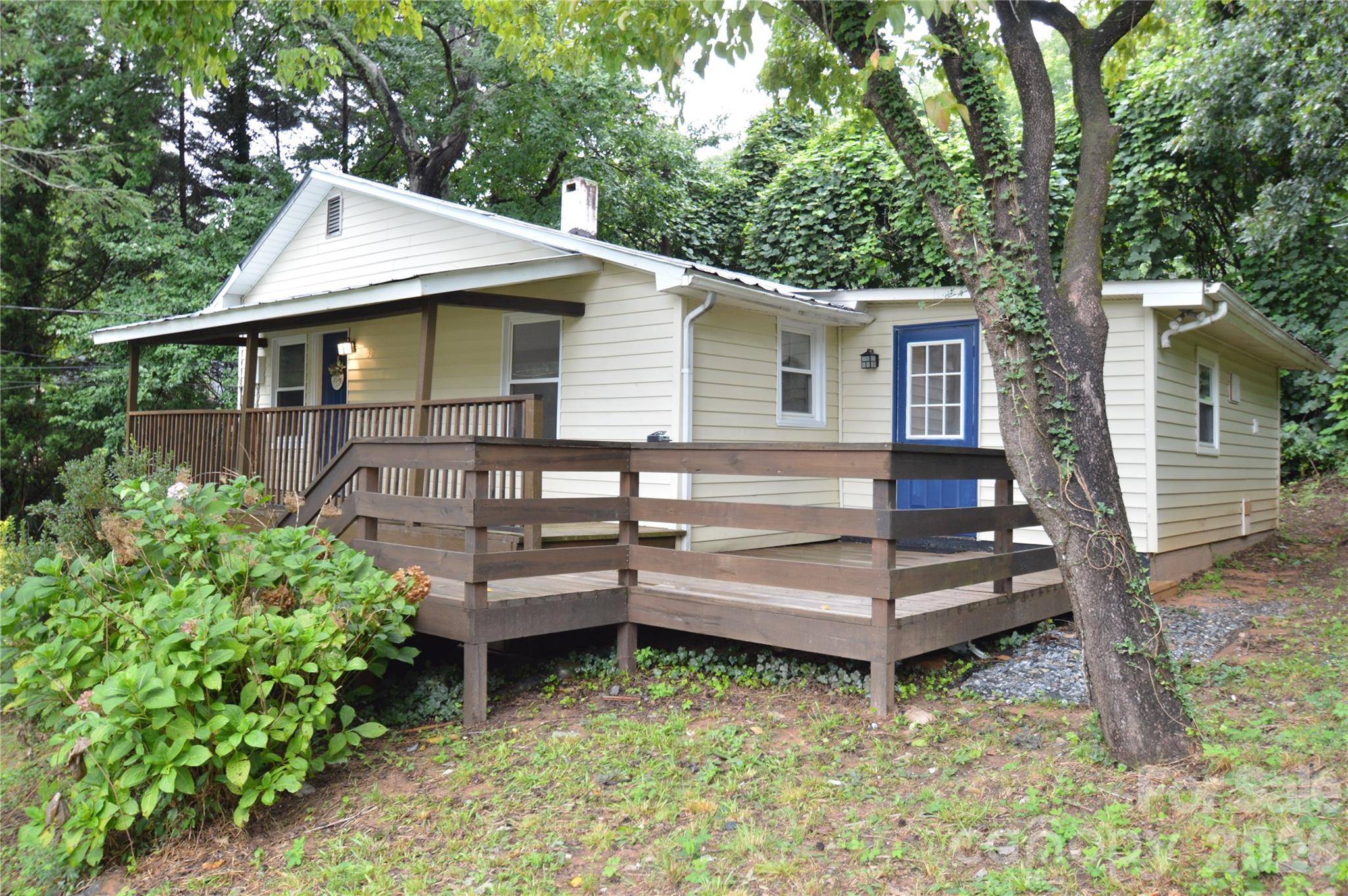 30 Porter ST, Tryon, NC 28782