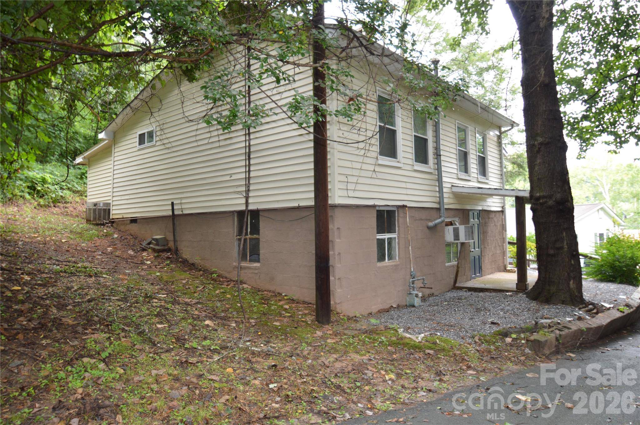 30 Porter ST, Tryon, NC 28782