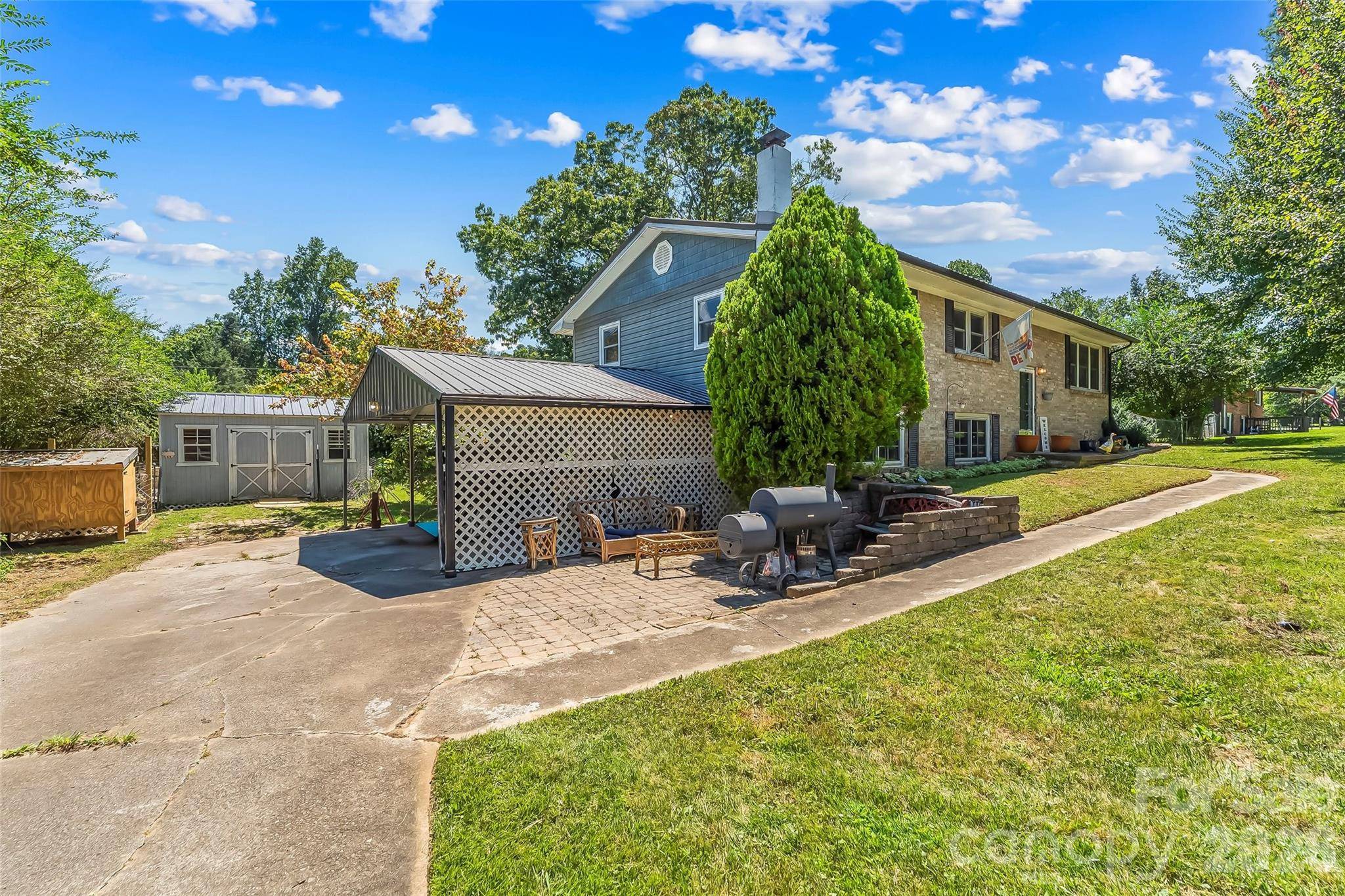 312 Hidden Valley CIR, Canton, NC 28716