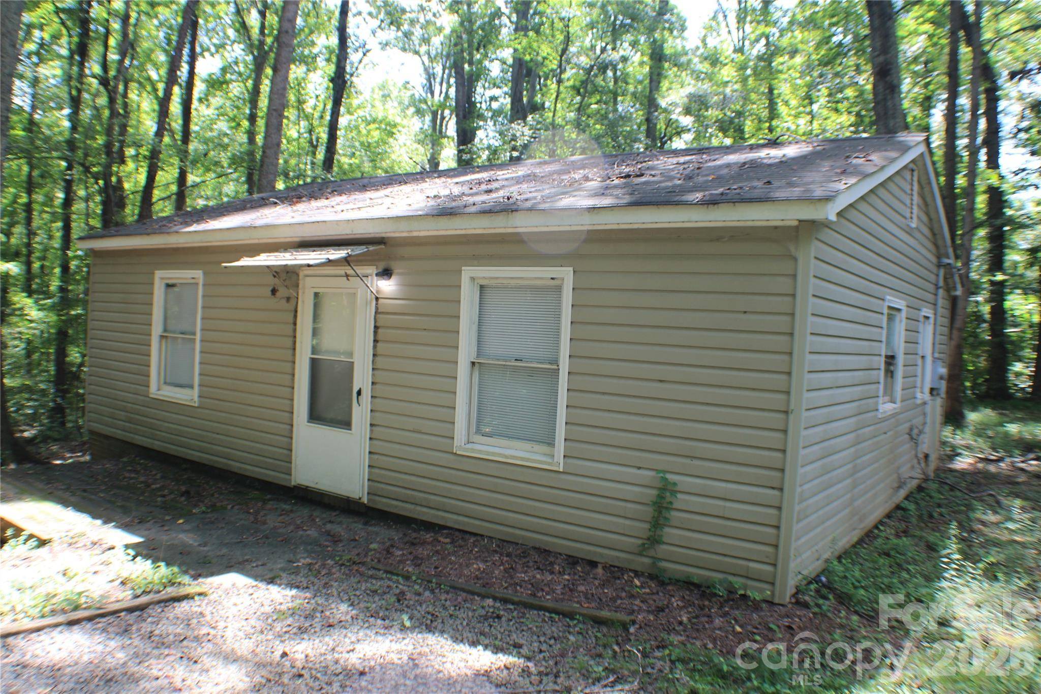 6804 Glover LN, Stanley, NC 28164