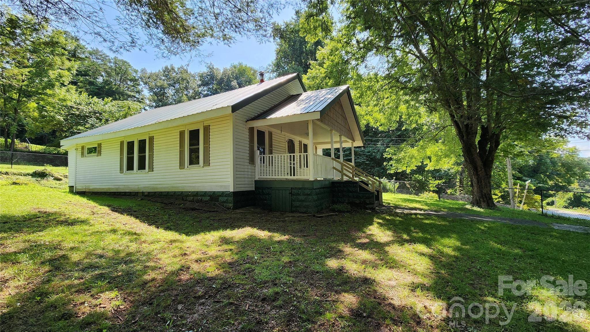 844 Connahetta ST, Murphy, NC 28906