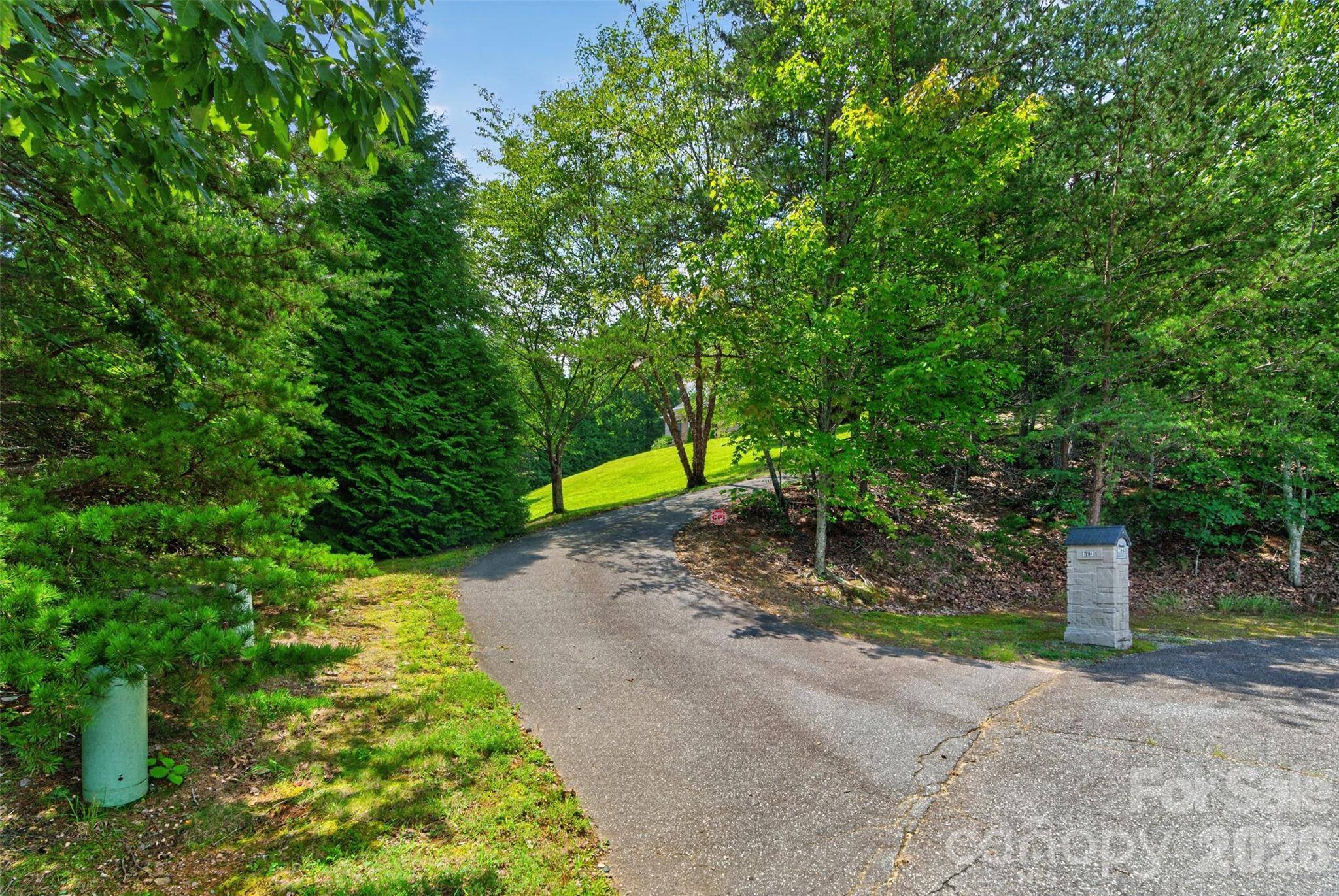 7940 Oakmont CT, Hickory, NC 28602