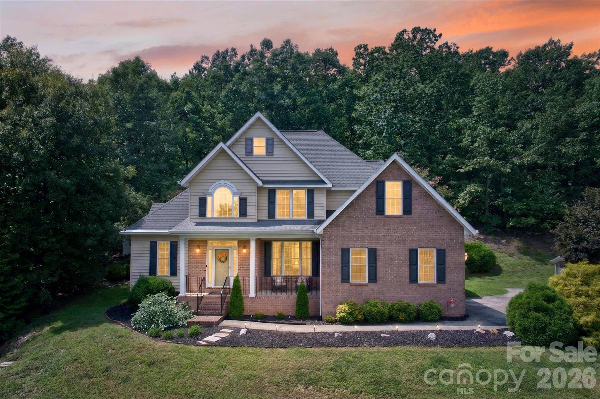 7940 Oakmont CT, Hickory, NC 28602