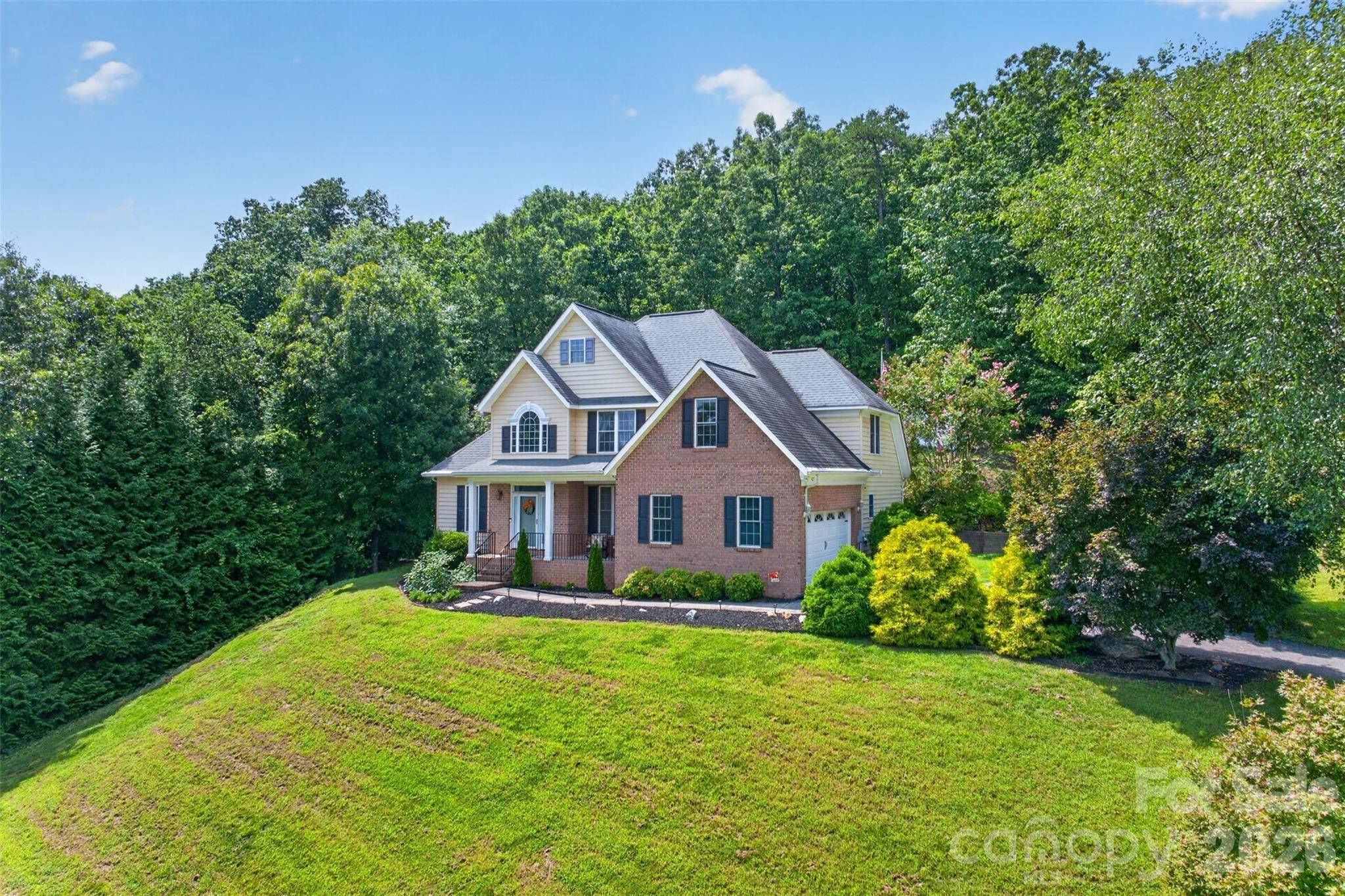 7940 Oakmont CT, Hickory, NC 28602