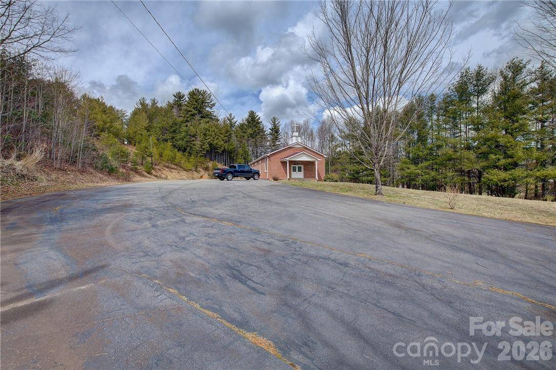 12348 US Hwy 19 HWY E, Spruce Pine, NC 28777