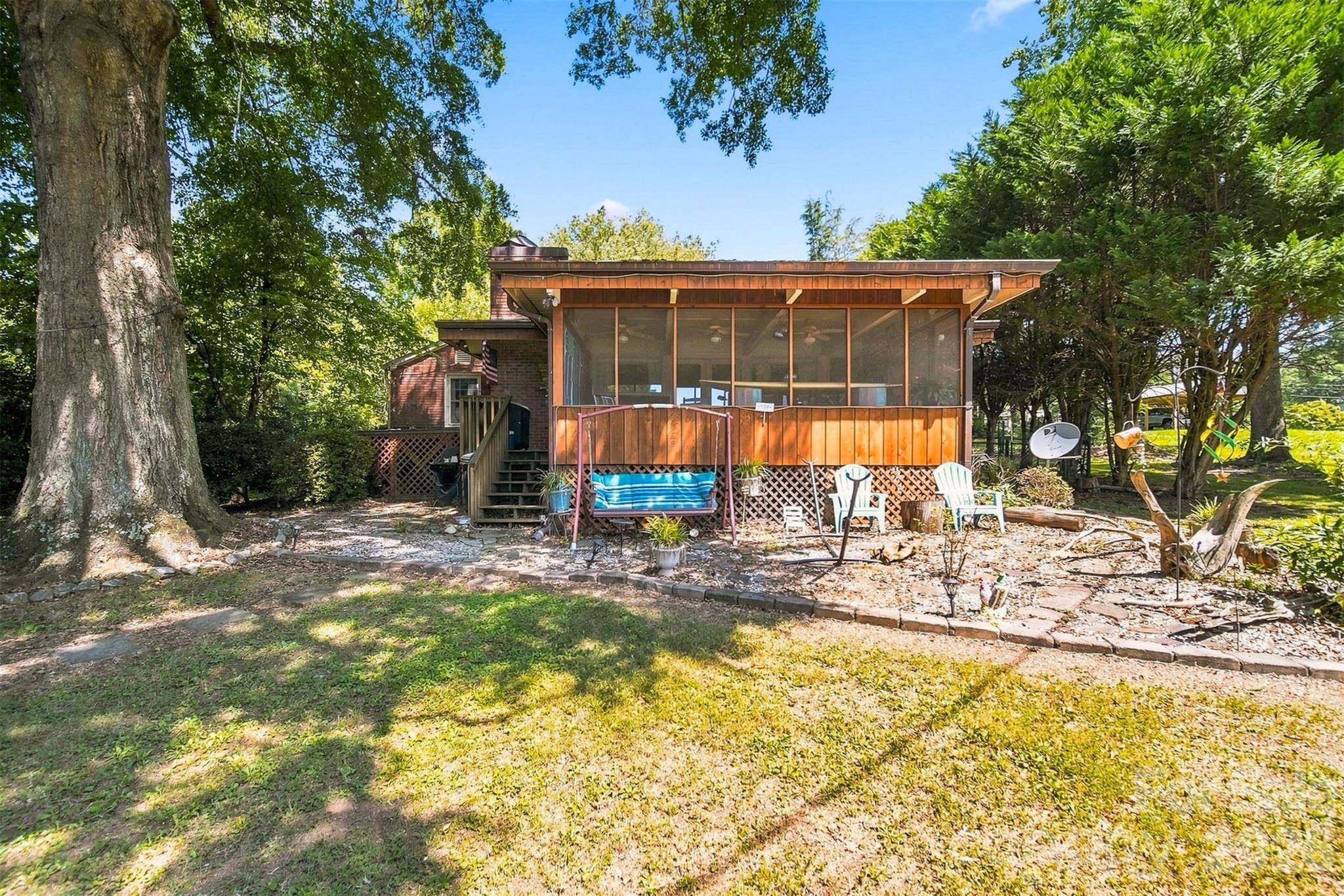 35 Loudonya LN, Hickory, NC 28601
