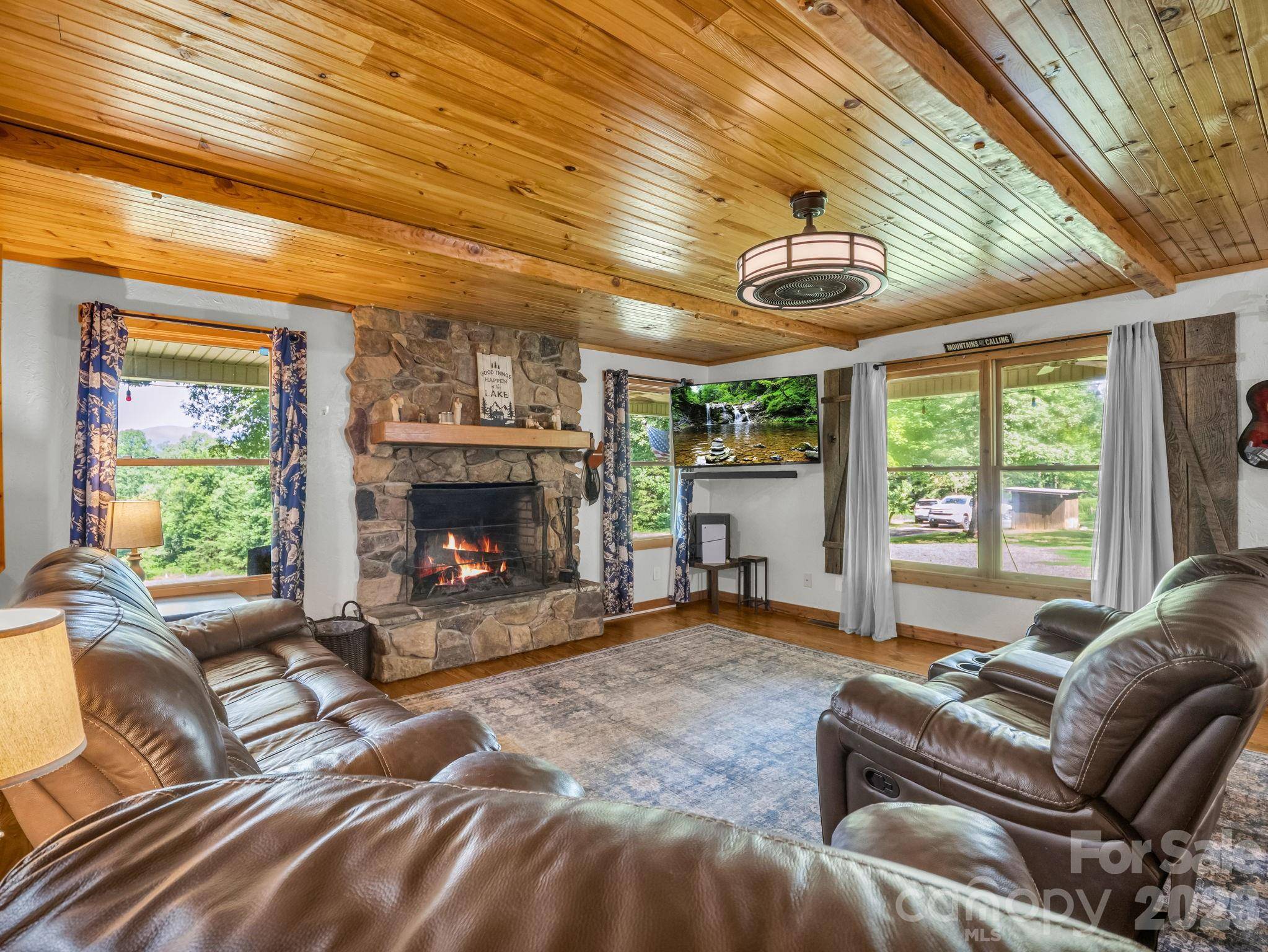 209 Chrysalis LN, Lake Lure, NC 28746