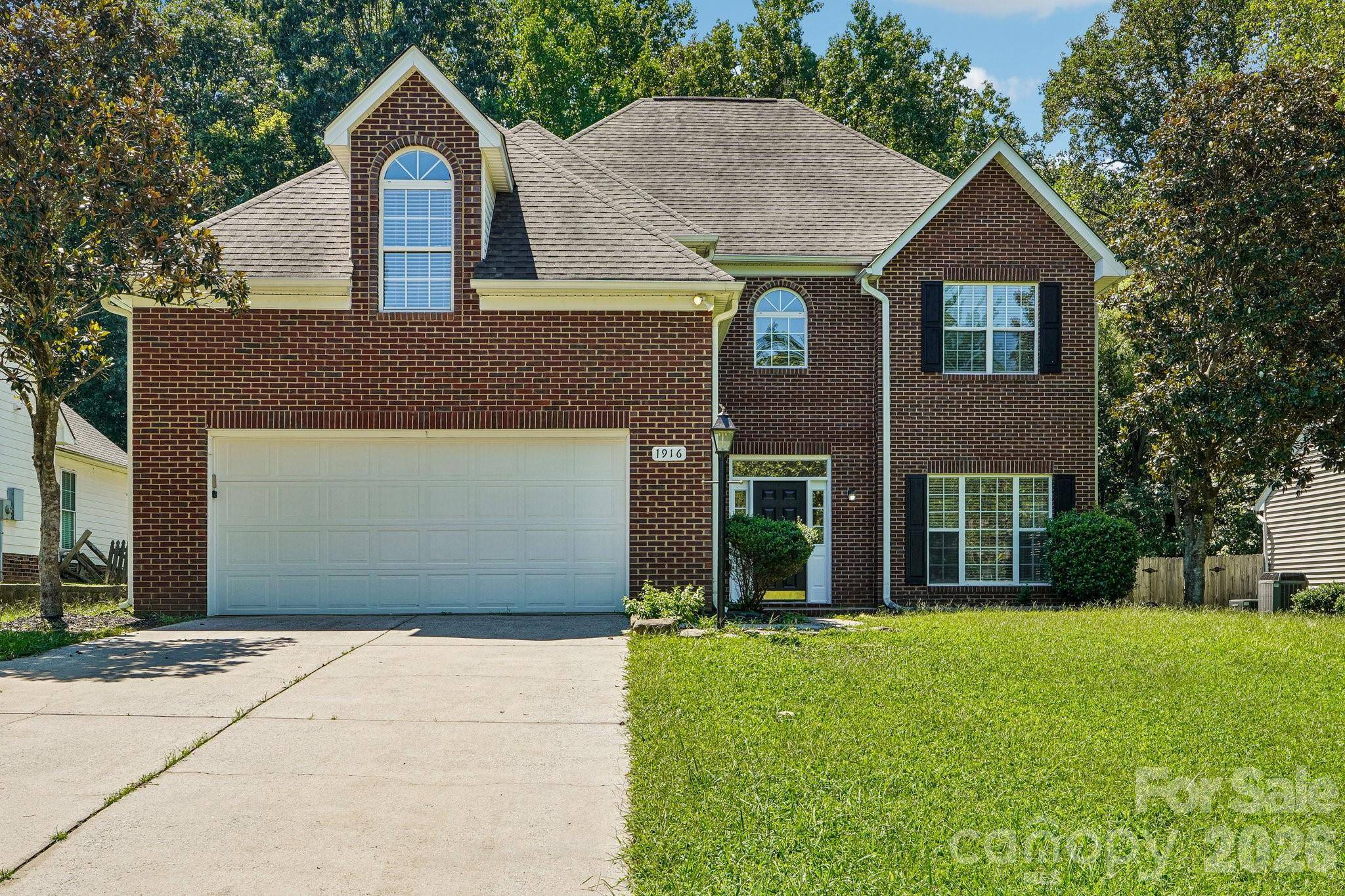 1916 Wilrose PL, Matthews, NC 28105