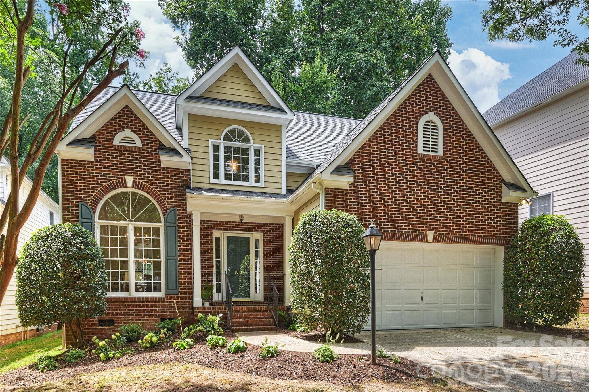 1912 Dearmon DR, Charlotte, NC 28205