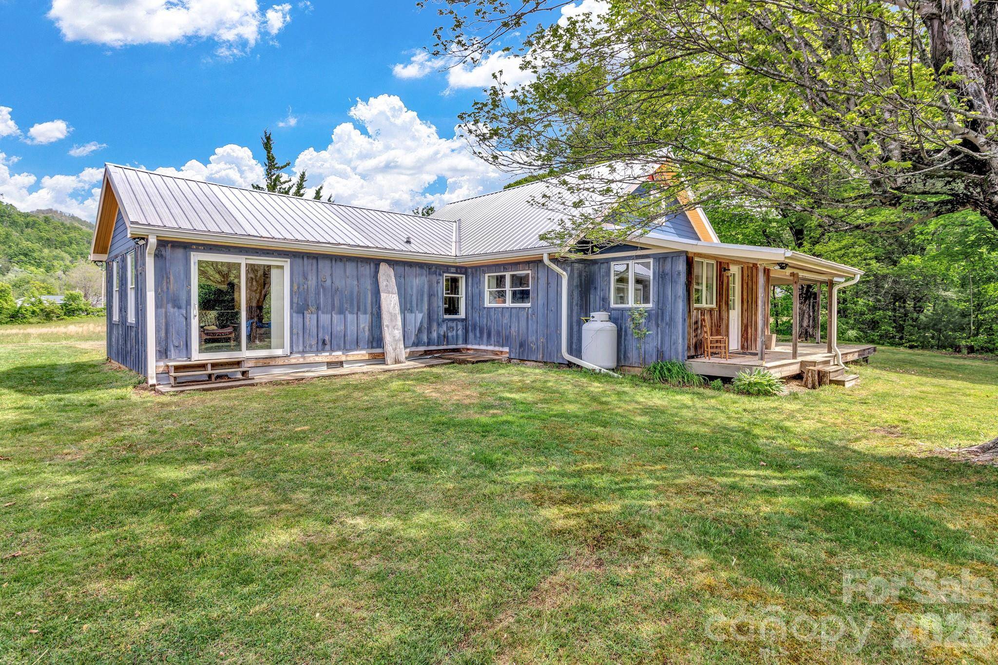 45 Sugar Cove RD, Weaverville, NC 28787