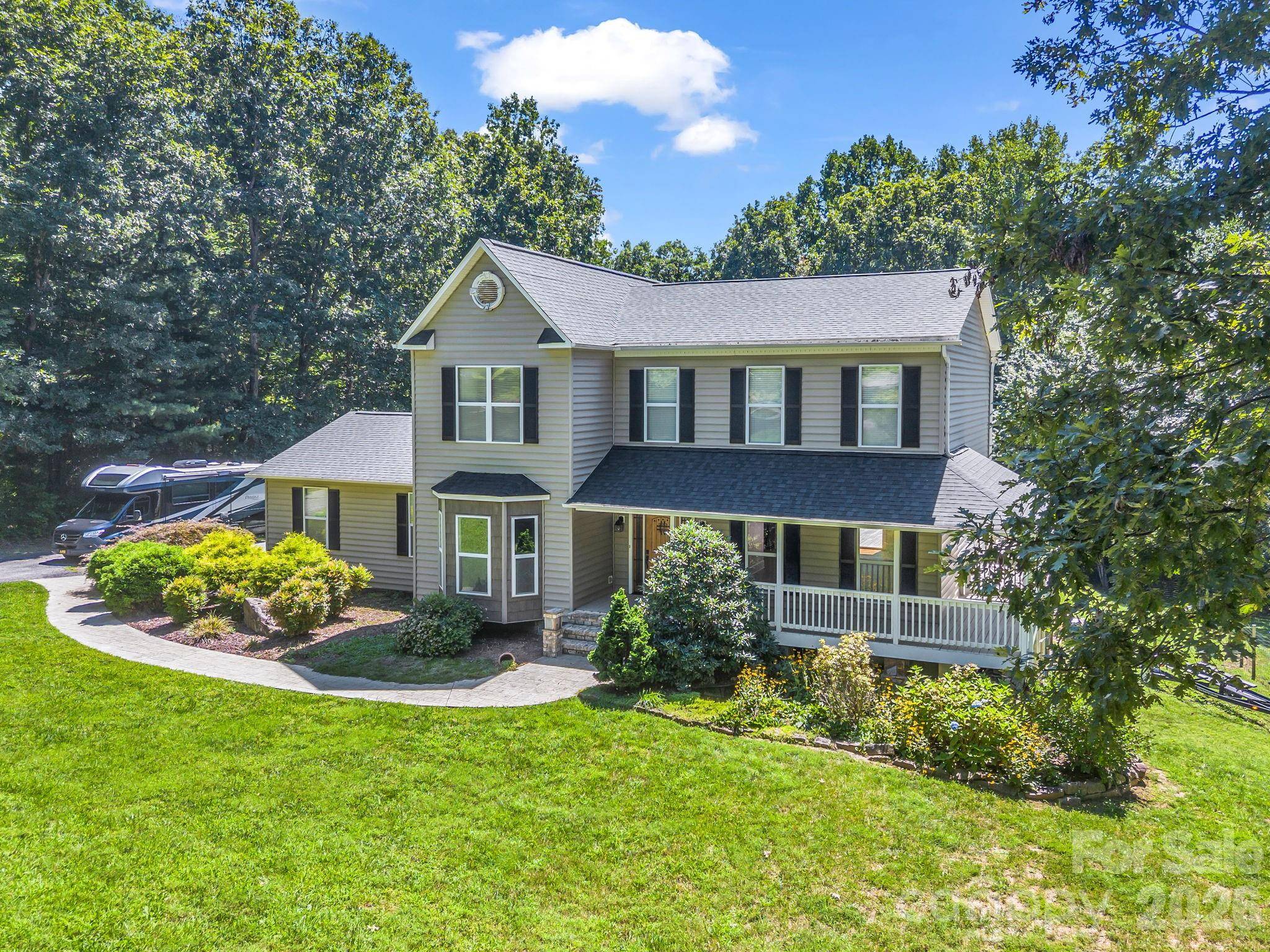 69 Ivy LN, Fletcher, NC 28732