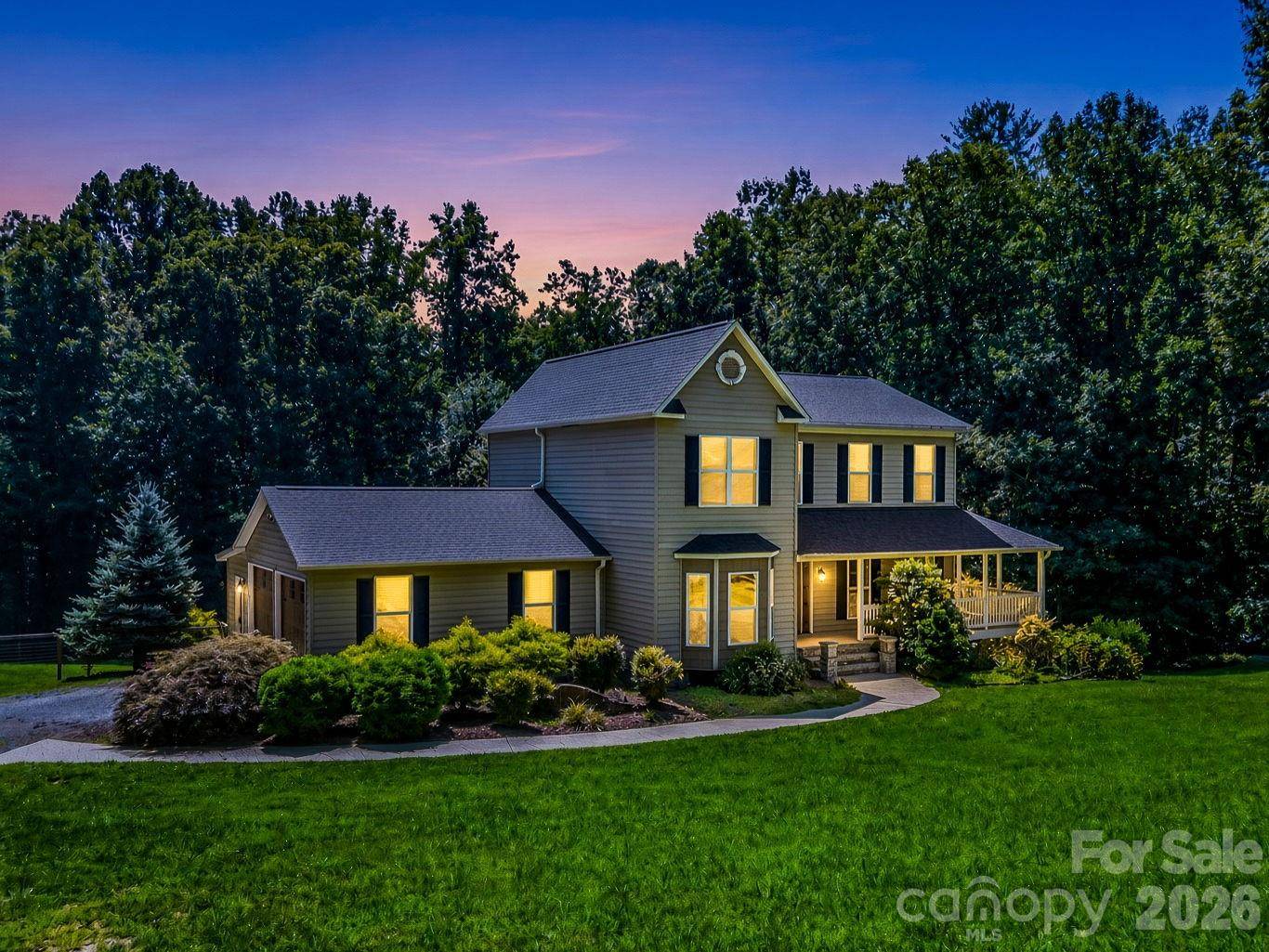 69 Ivy LN, Fletcher, NC 28732