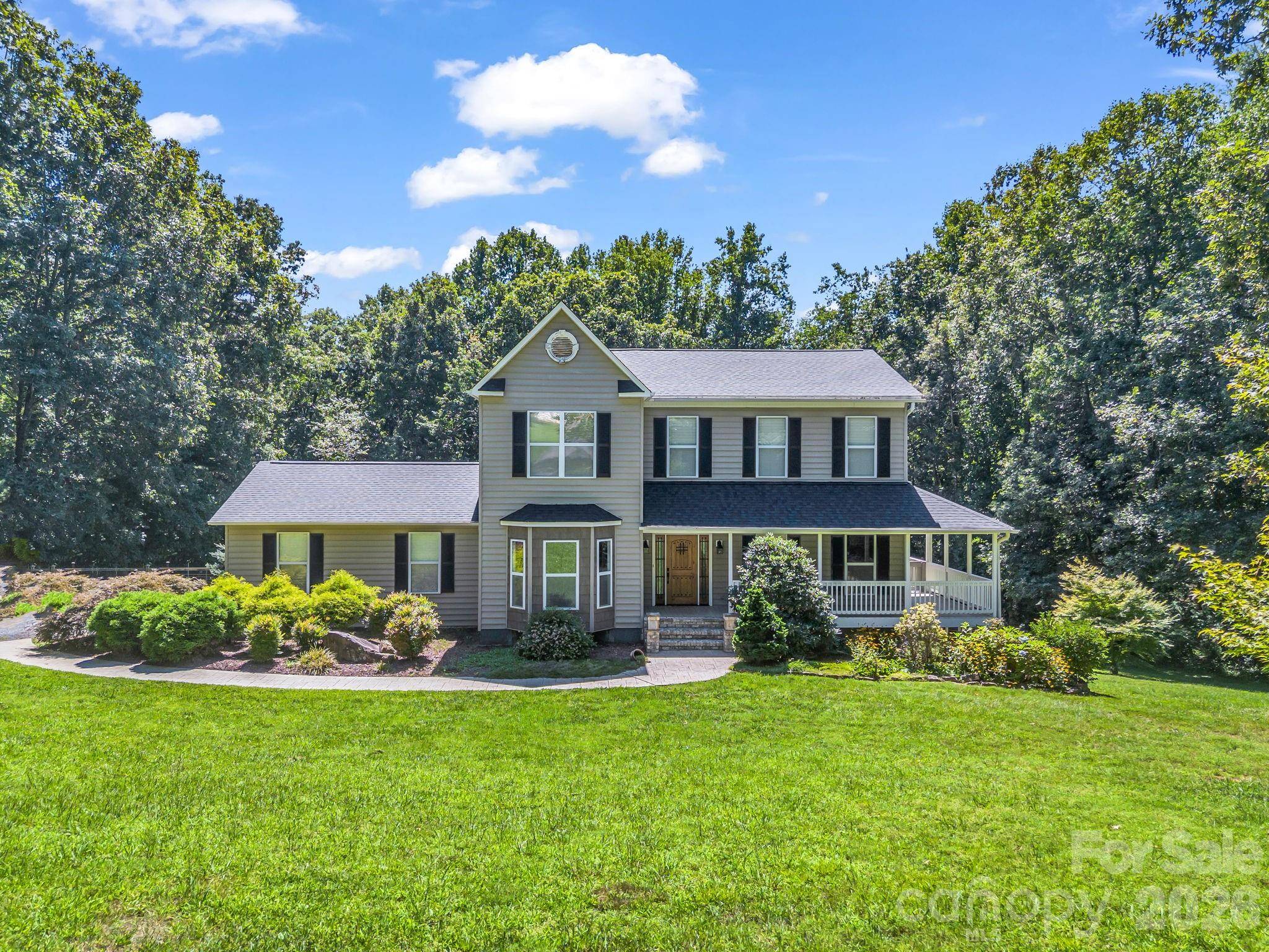 69 Ivy LN, Fletcher, NC 28732
