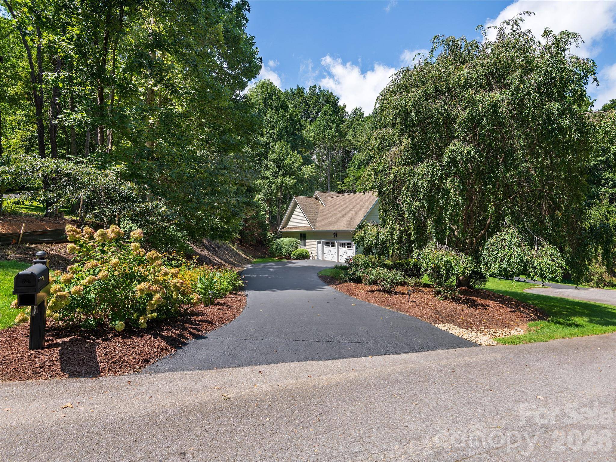 314 Summerset DR, Clyde, NC 28721