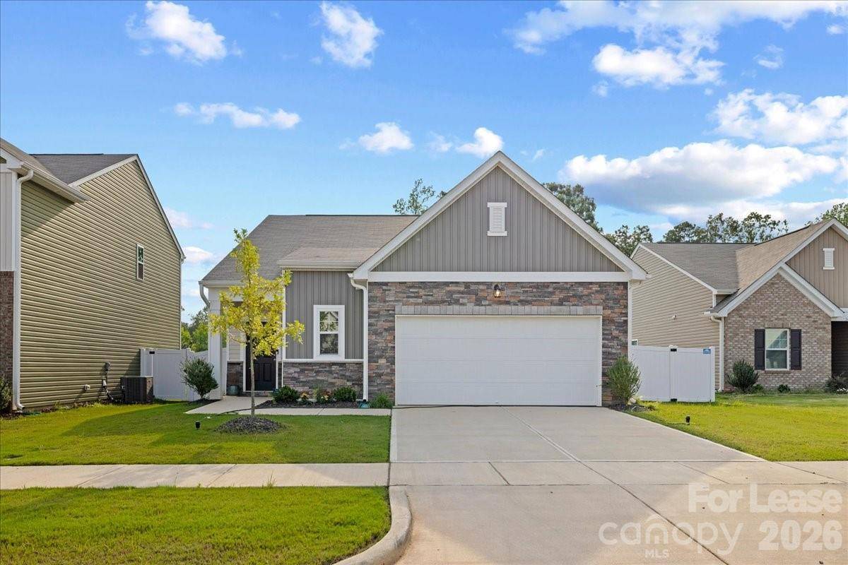 144 BABBLING BROOK DR, Clayton, NC 27520