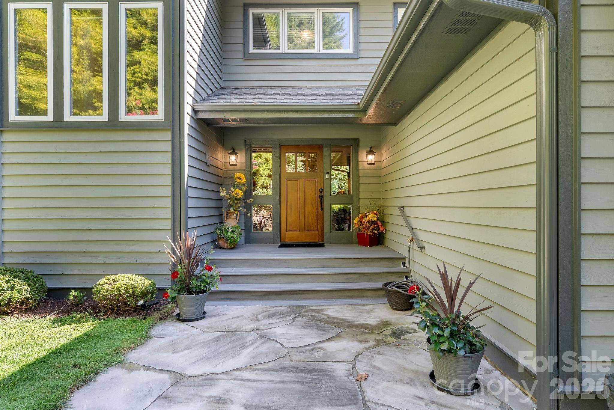 107 Spruce LN, Zirconia, NC 28790