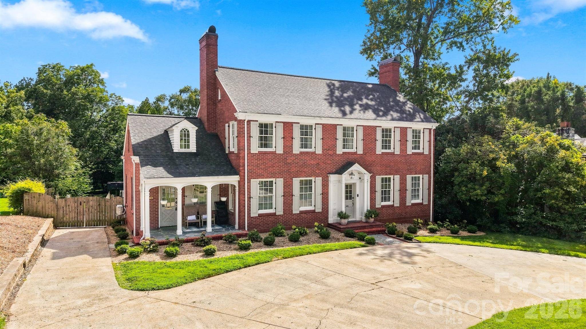 525 2nd AVE NW, Hickory, NC 28601