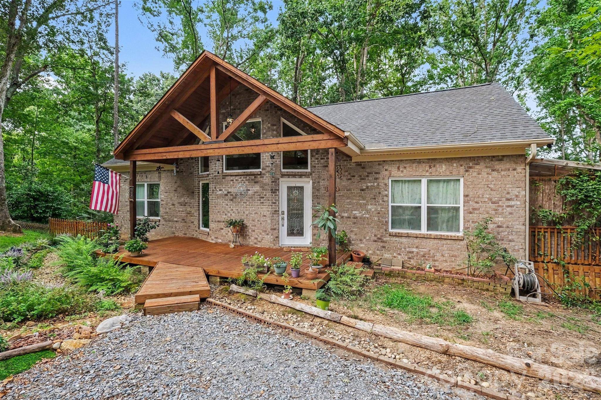 1042 Rosewood DR, Dallas, NC 28034