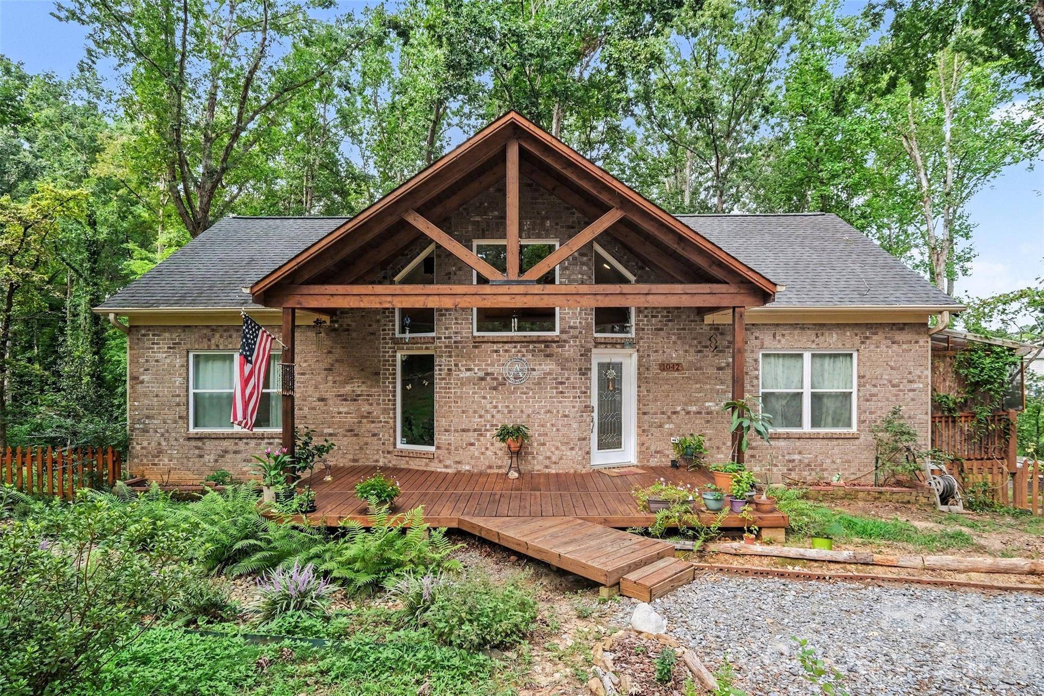 1042 Rosewood DR, Dallas, NC 28034
