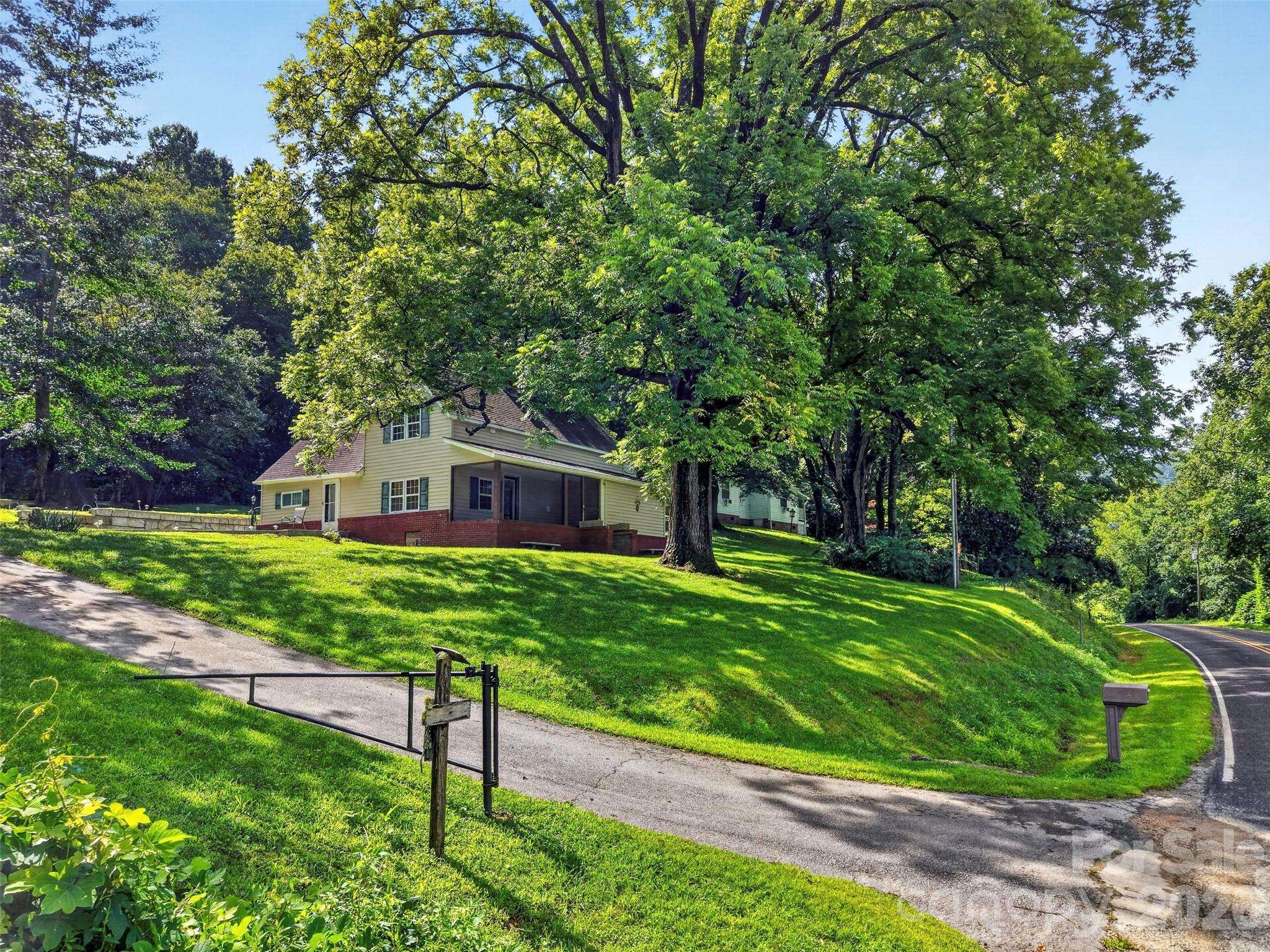 168 Huntley RD, Fletcher, NC 28732