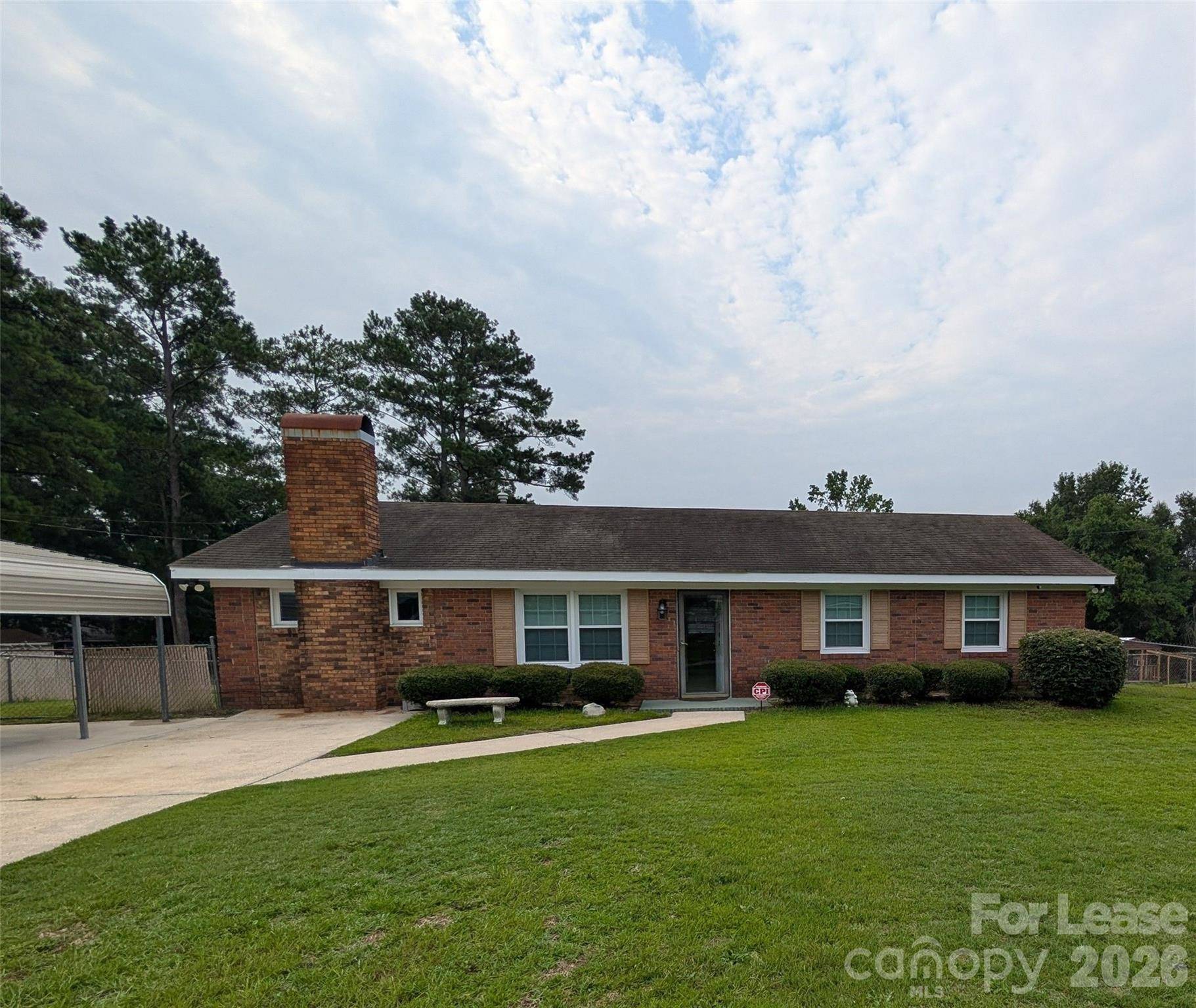 702 Dogwood LN, Rockingham, NC 28379