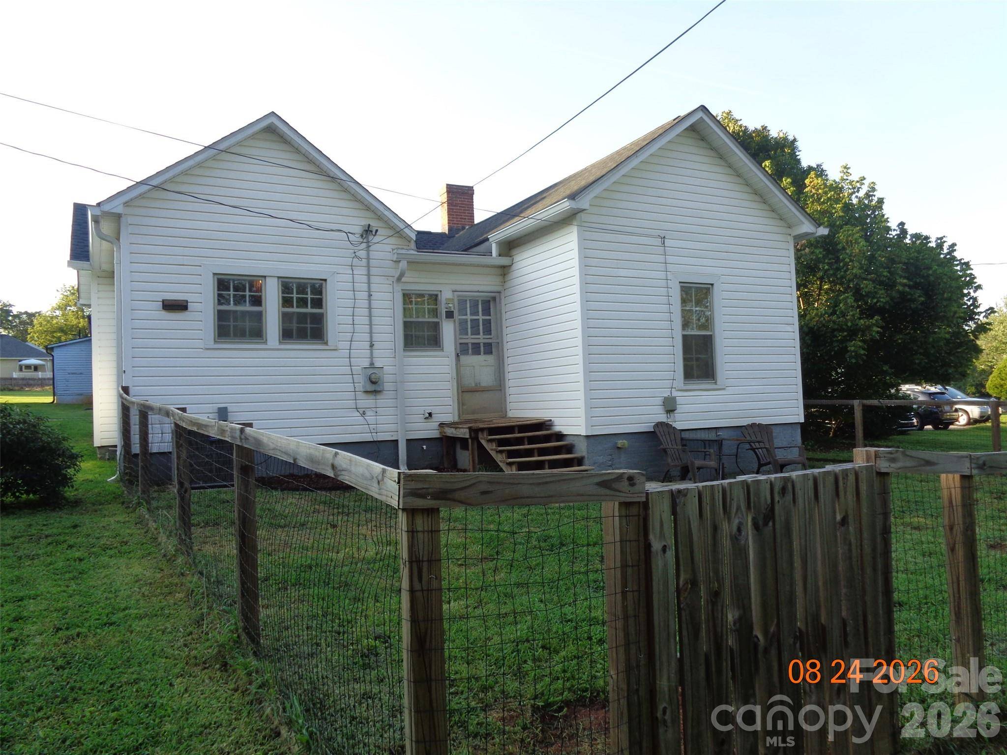 107 Bickett ST, Morganton, NC 28655