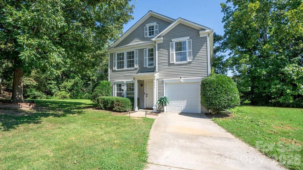 935 Torsion LN, Clover, SC 29710