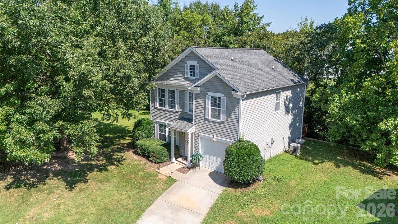 935 Torsion LN, Clover, SC 29710
