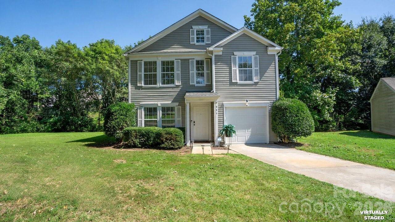 935 Torsion LN, Clover, SC 29710