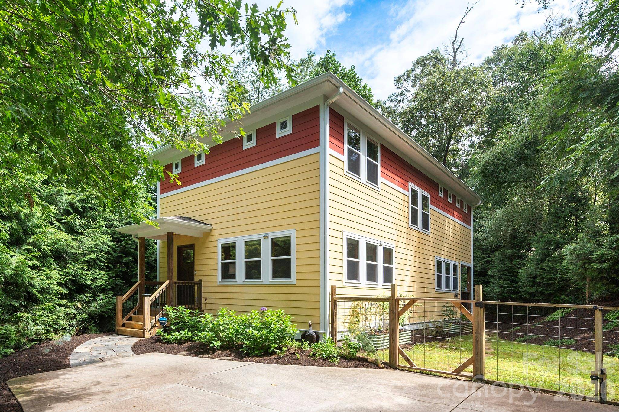 15 Riverlink LN, Asheville, NC 28806