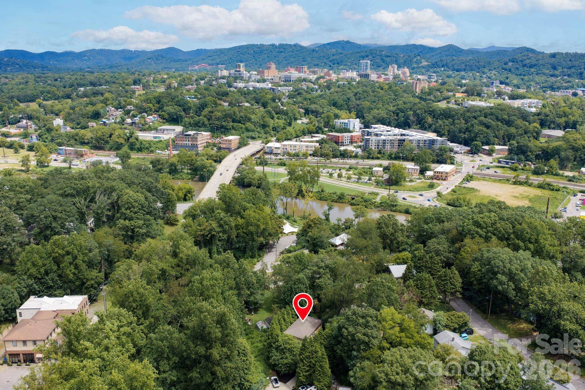 15 Riverlink LN, Asheville, NC 28806