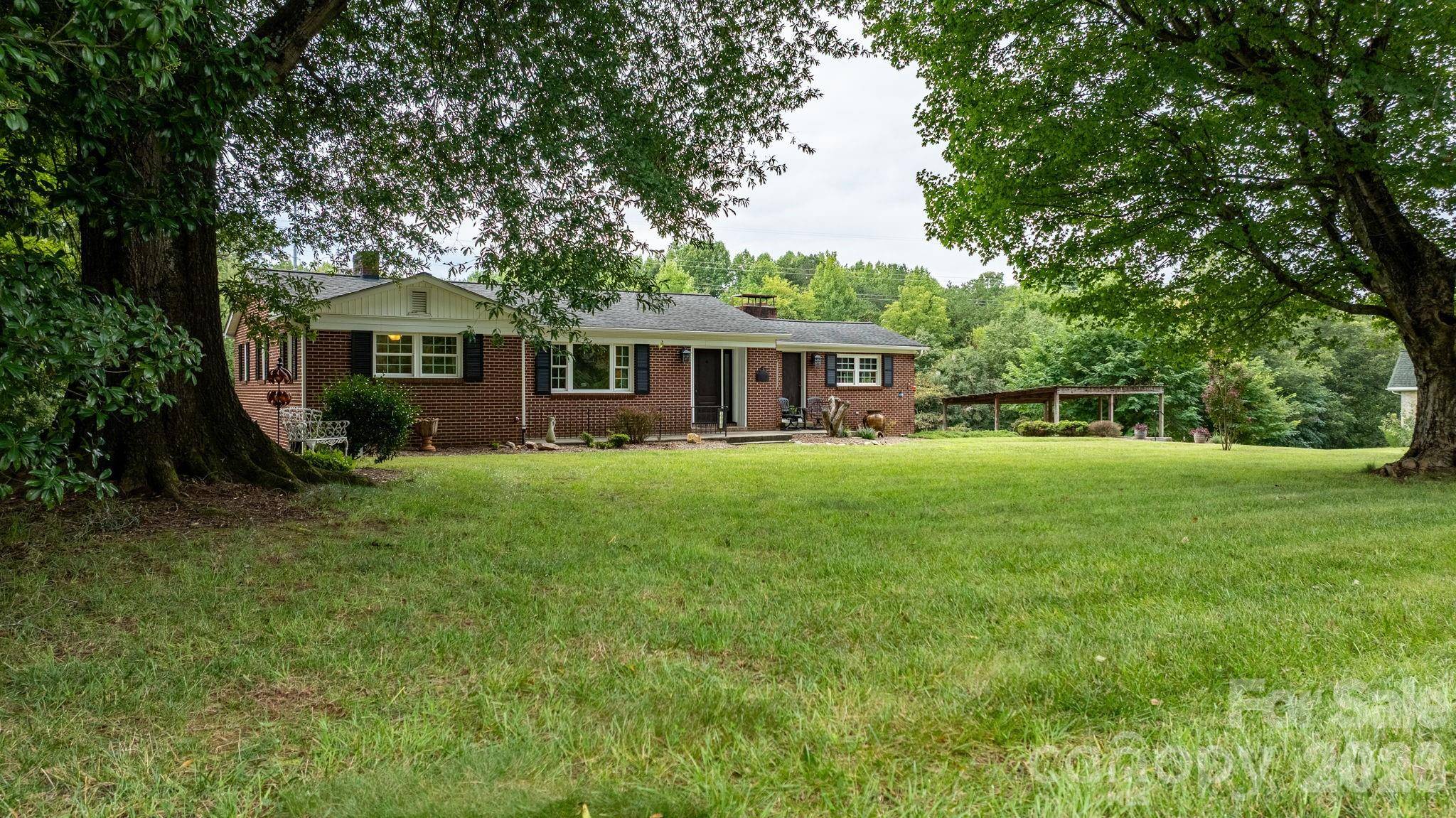 2210 19th AVE SE, Hickory, NC 28602