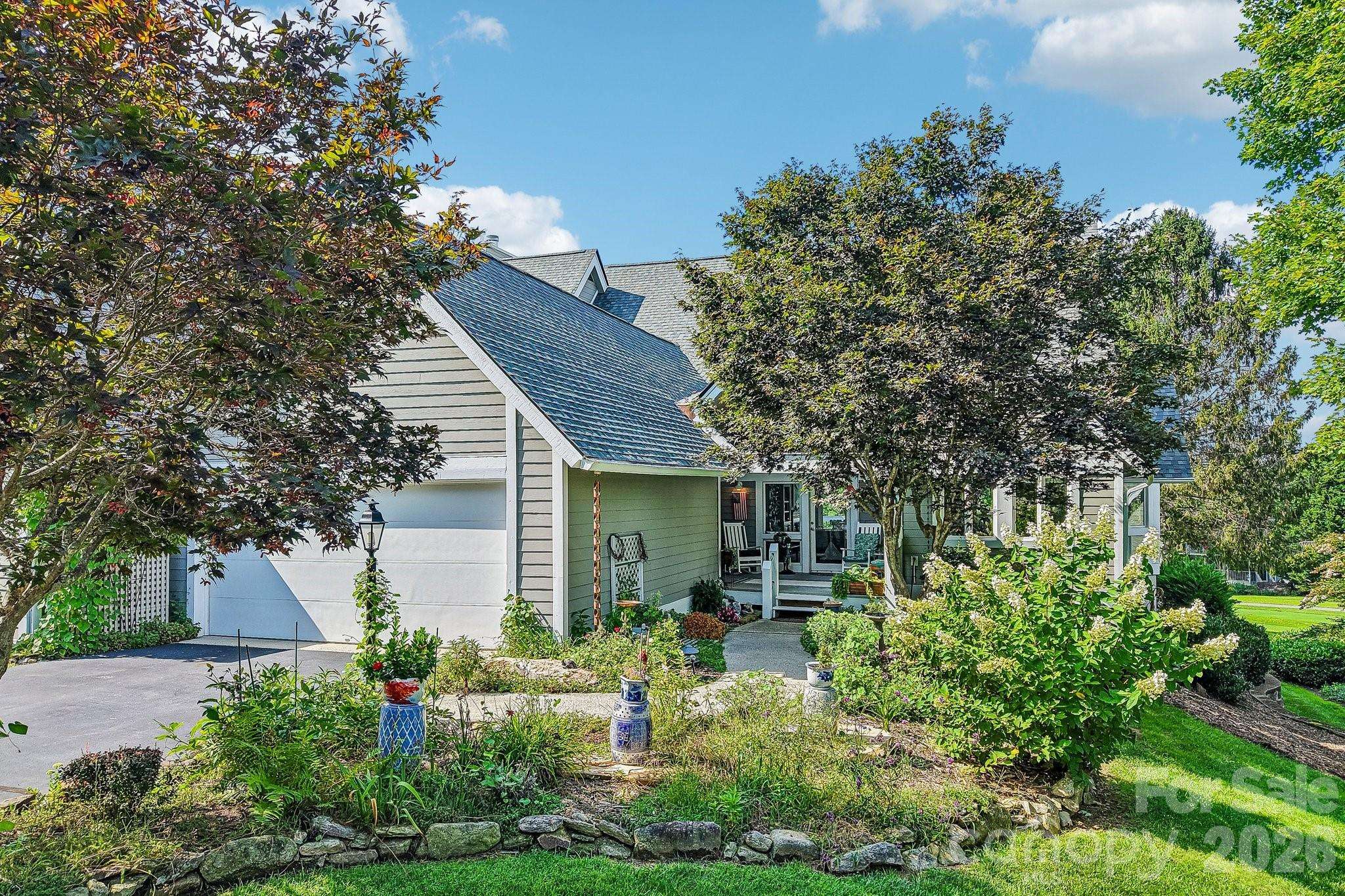 146 Overlook DR, Flat Rock, NC 28731