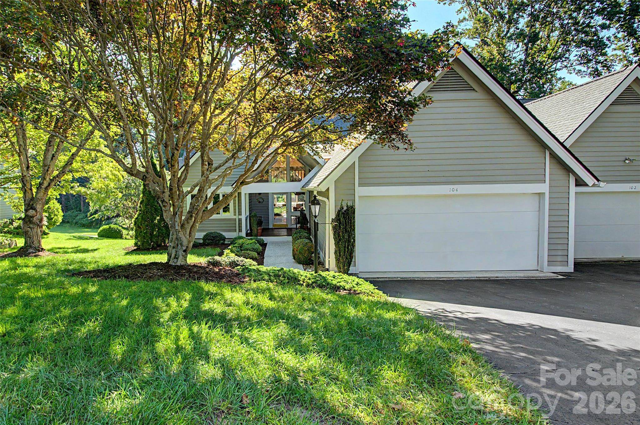 104 Overlook DR, Flat Rock, NC 28731