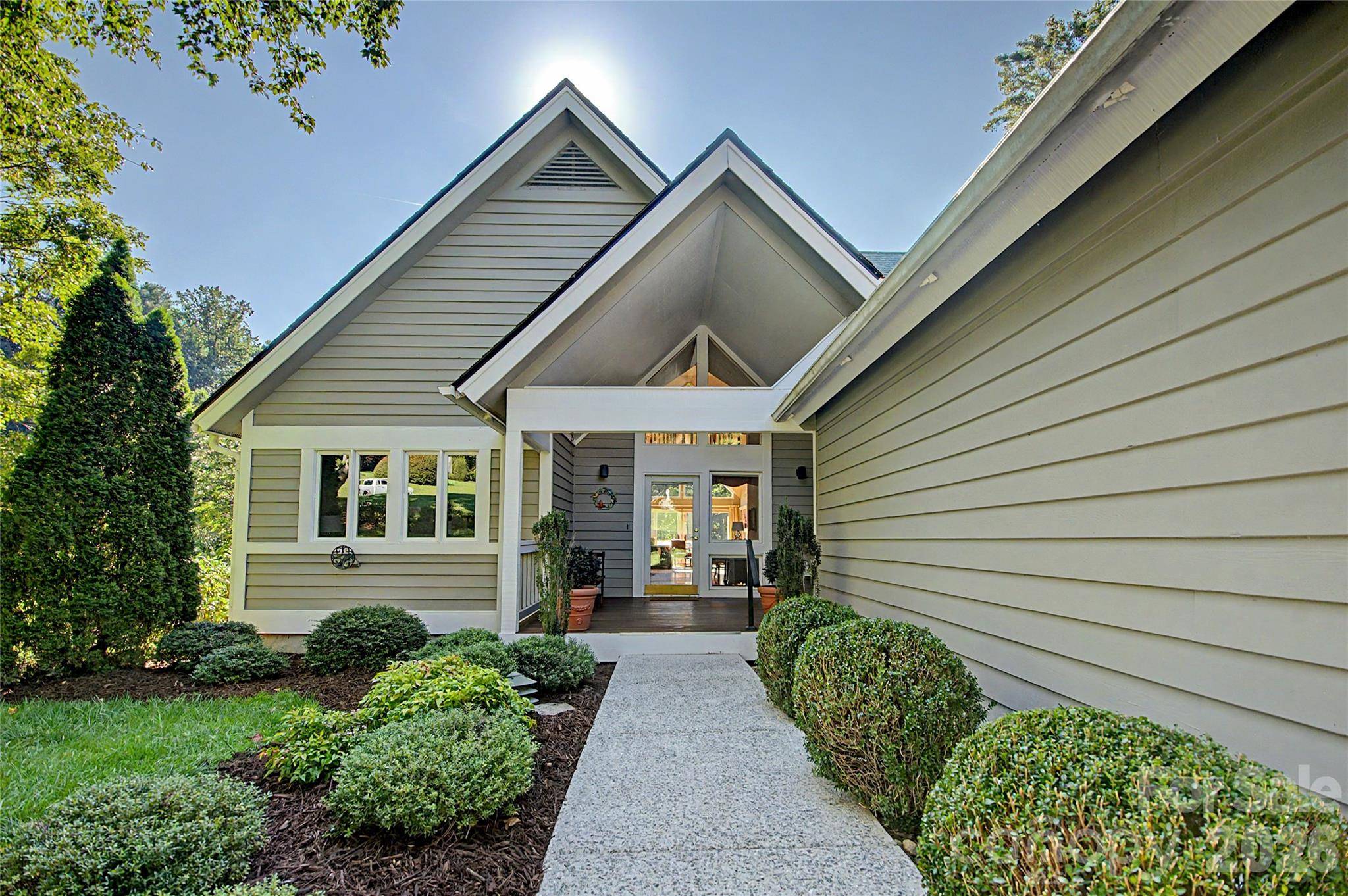 104 Overlook DR, Flat Rock, NC 28731