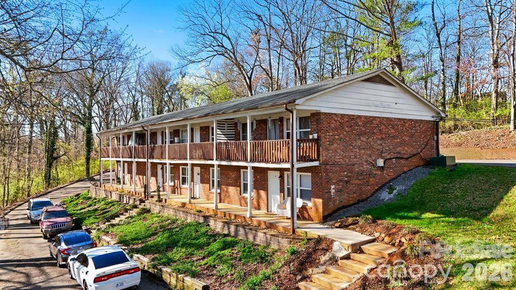 1075 7th AVE NW, Hickory, NC 28601