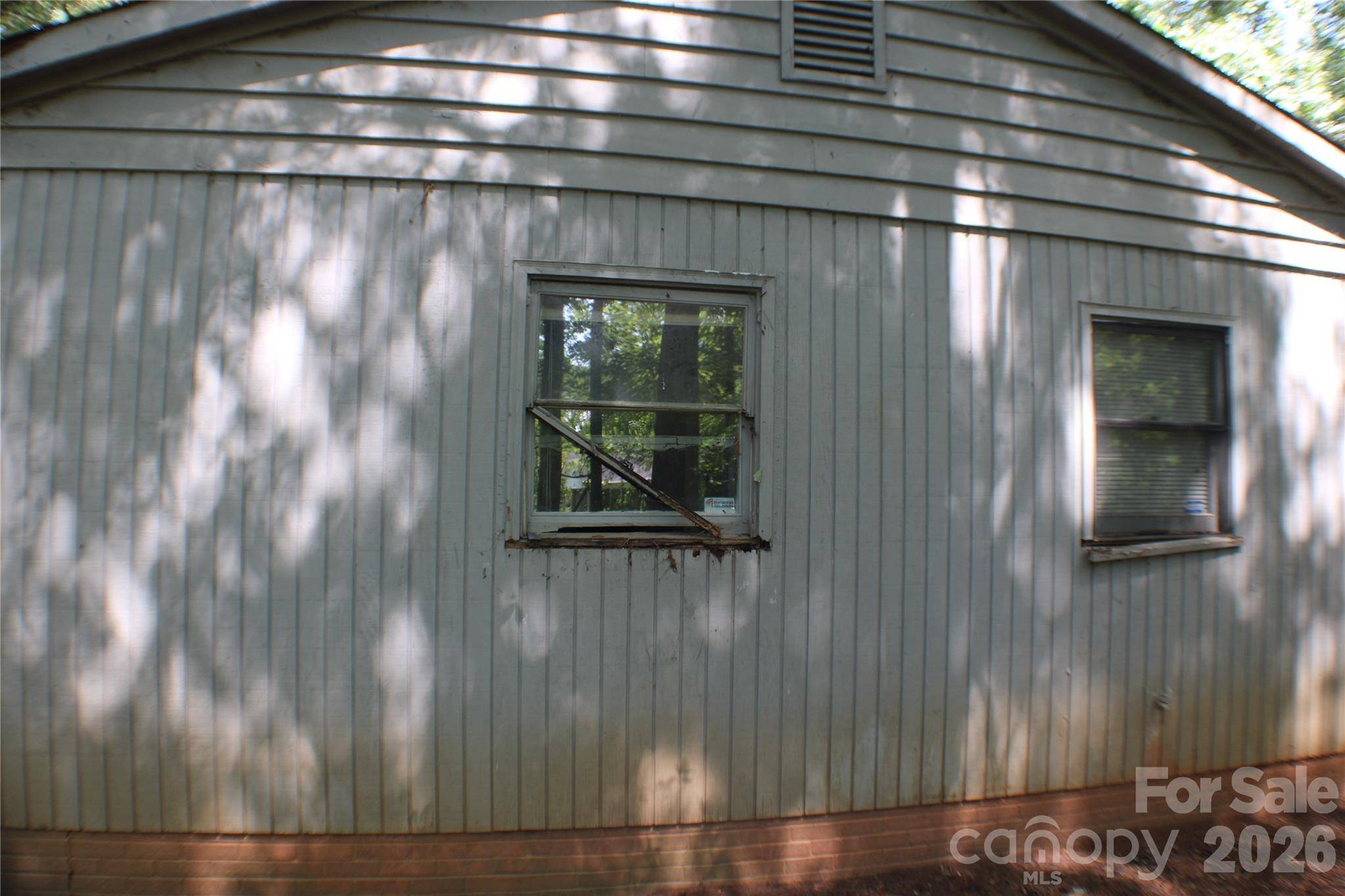 6782 Glover LN, Stanley, NC 28164