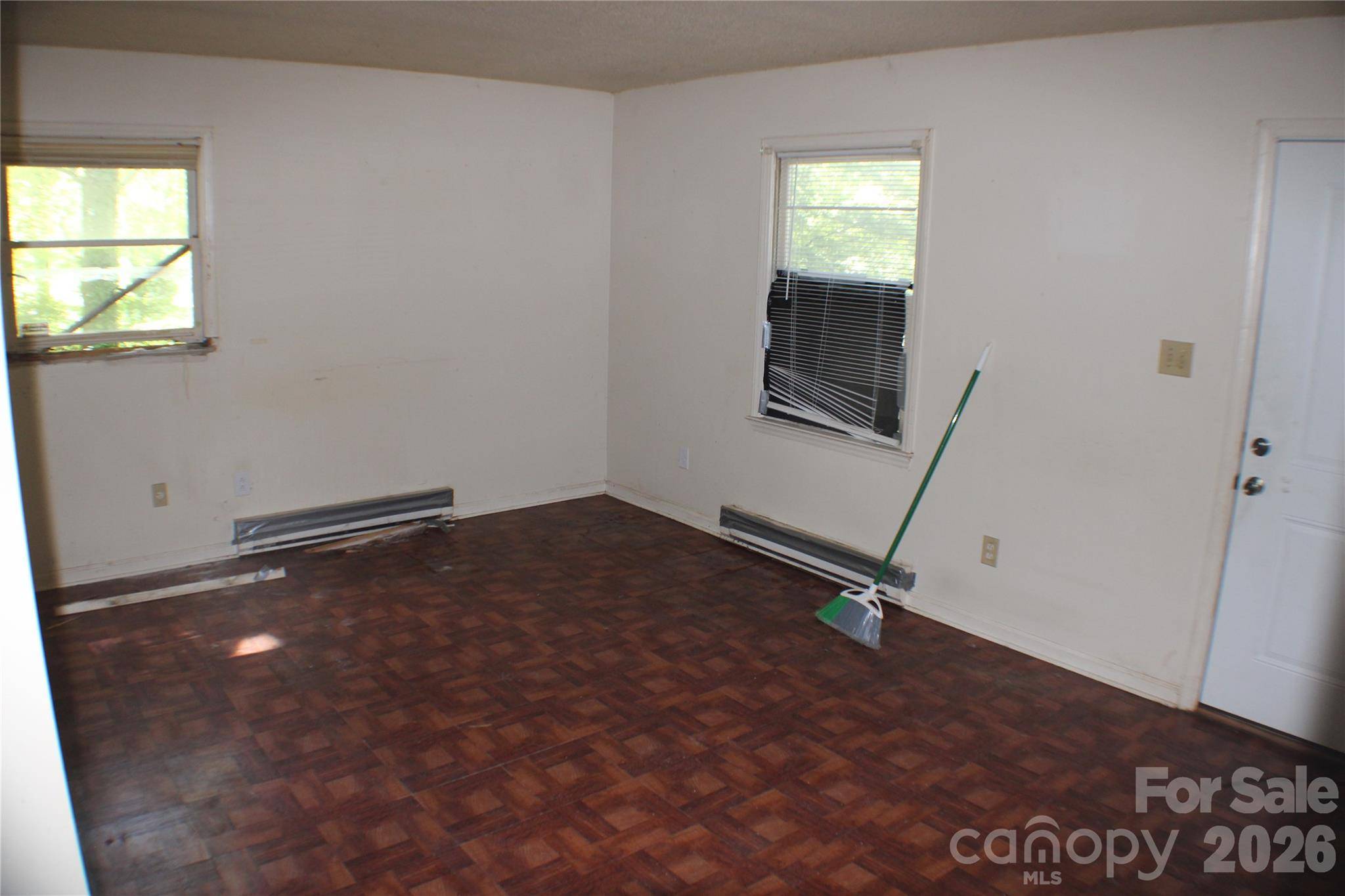 6782 Glover LN, Stanley, NC 28164