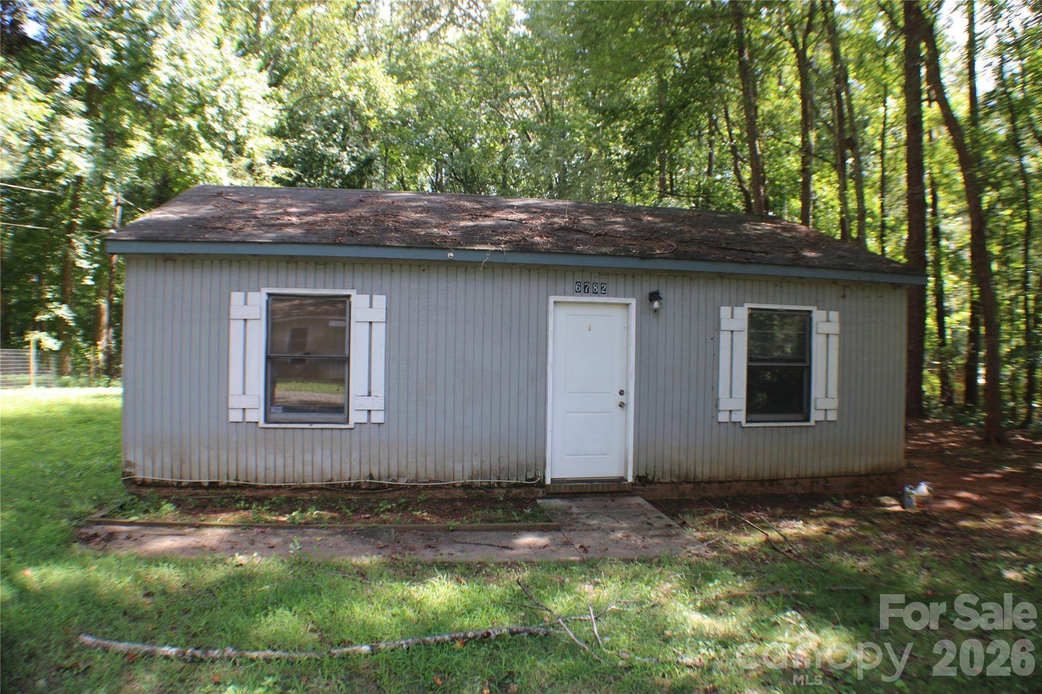 6782 Glover LN, Stanley, NC 28164