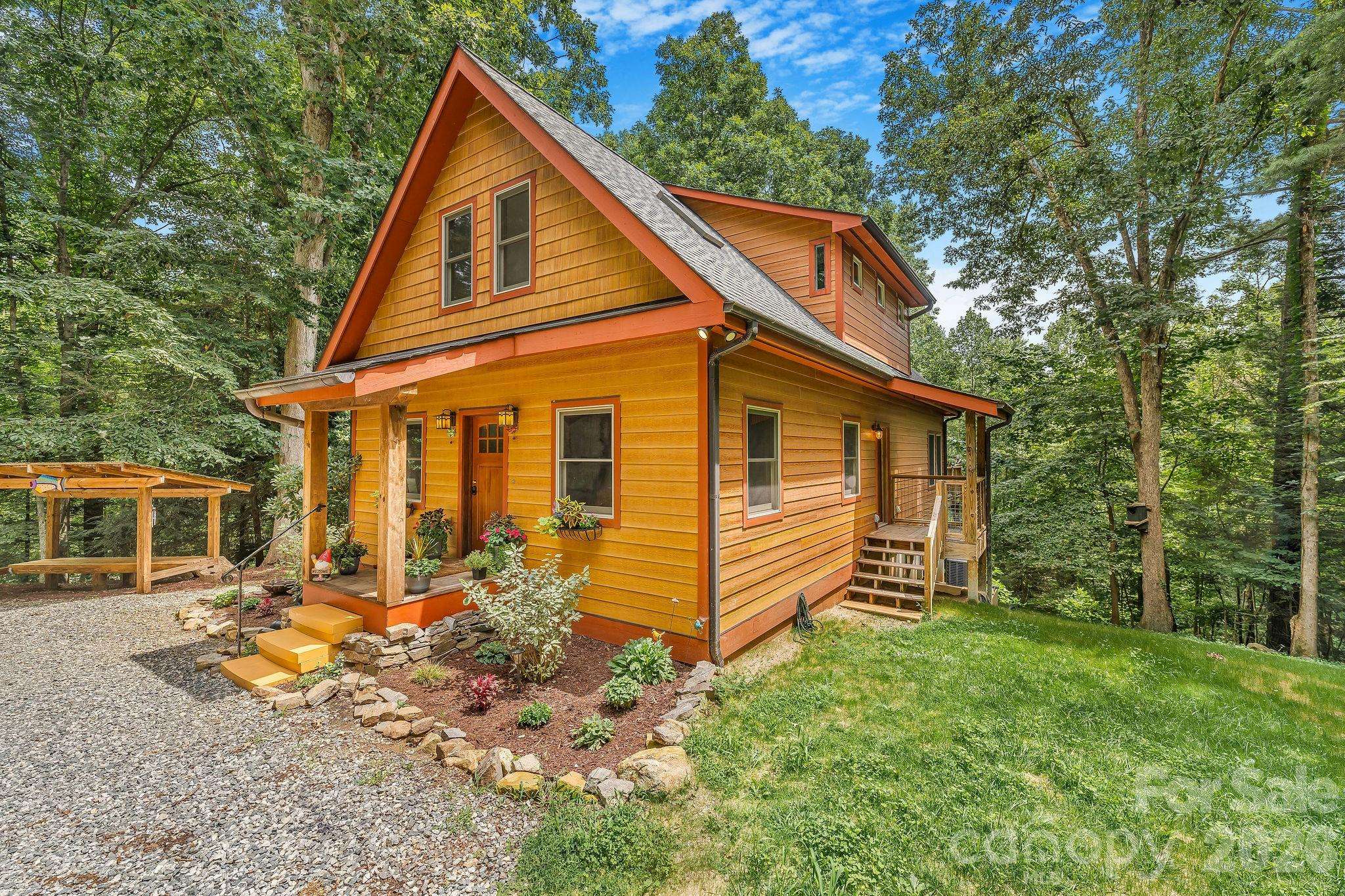 553 River Bend DR, Mars Hill, NC 28754