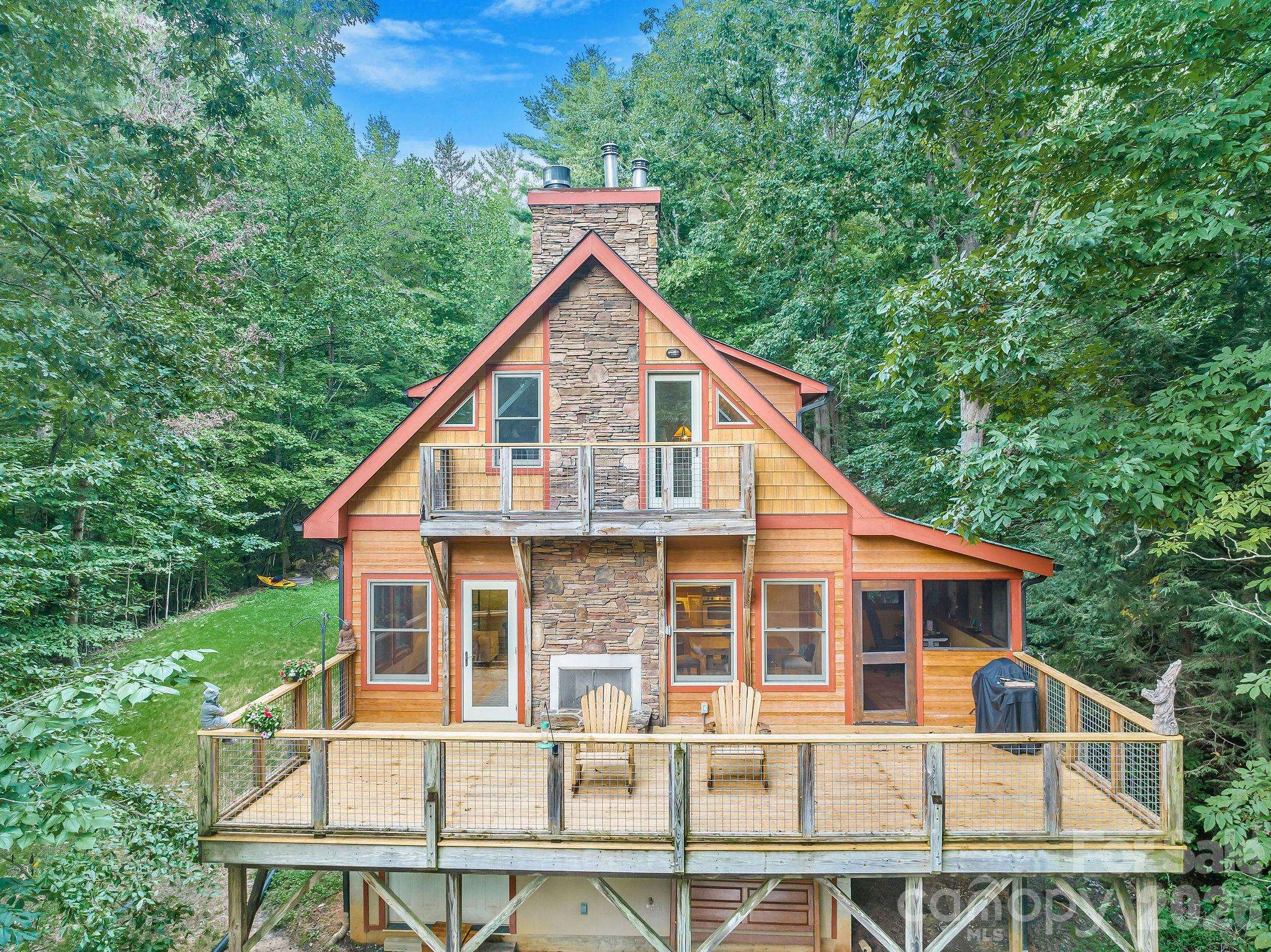 553 River Bend DR, Mars Hill, NC 28754