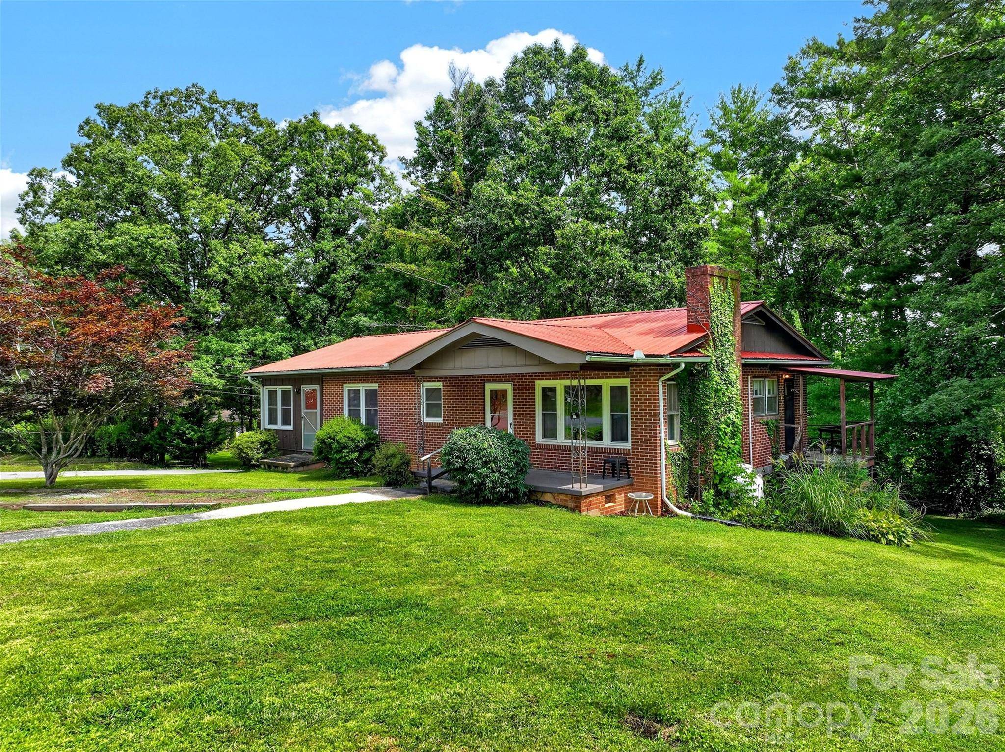 2 White Oak RD, Arden, NC 28704