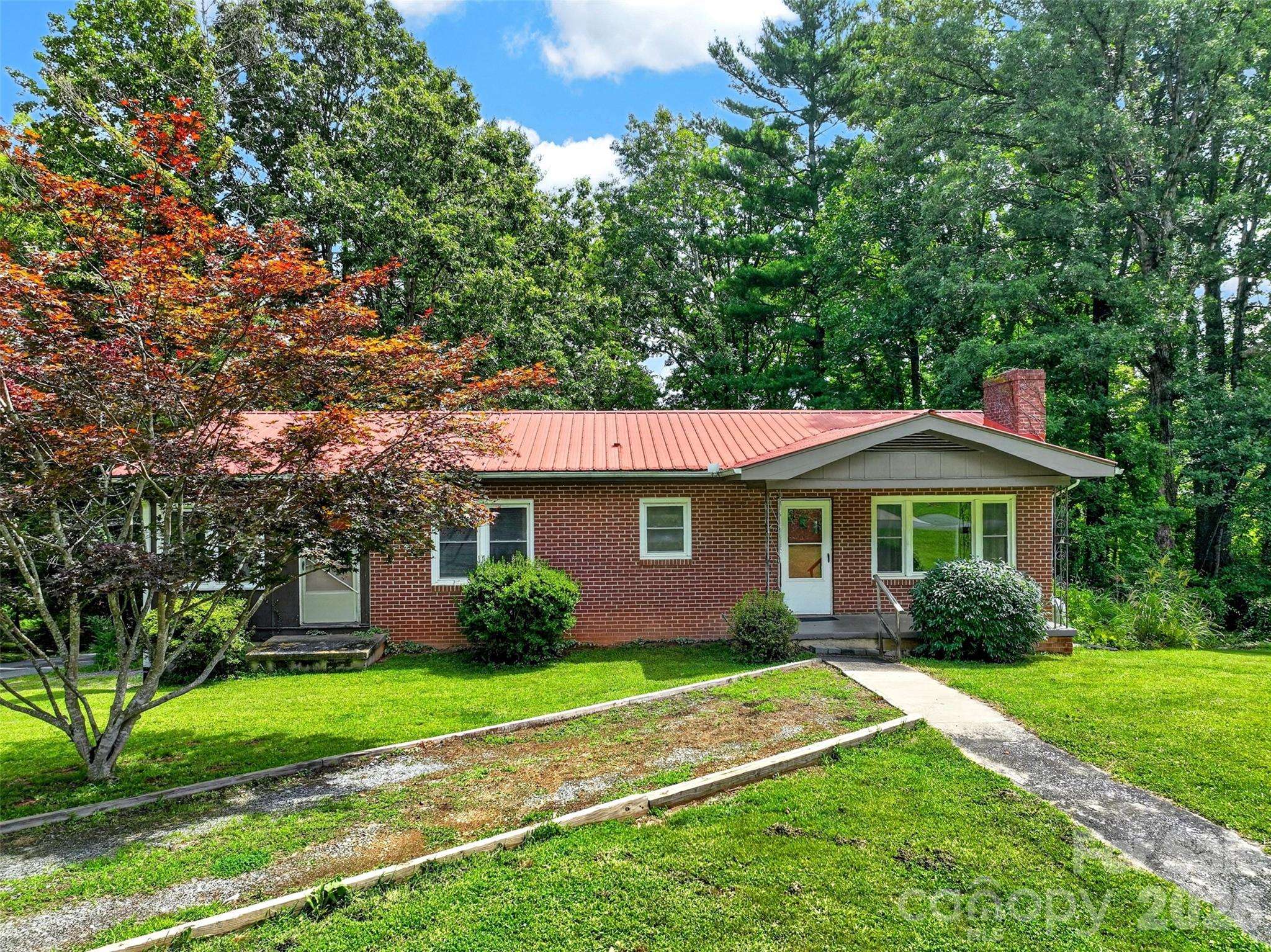 2 White Oak RD, Arden, NC 28704