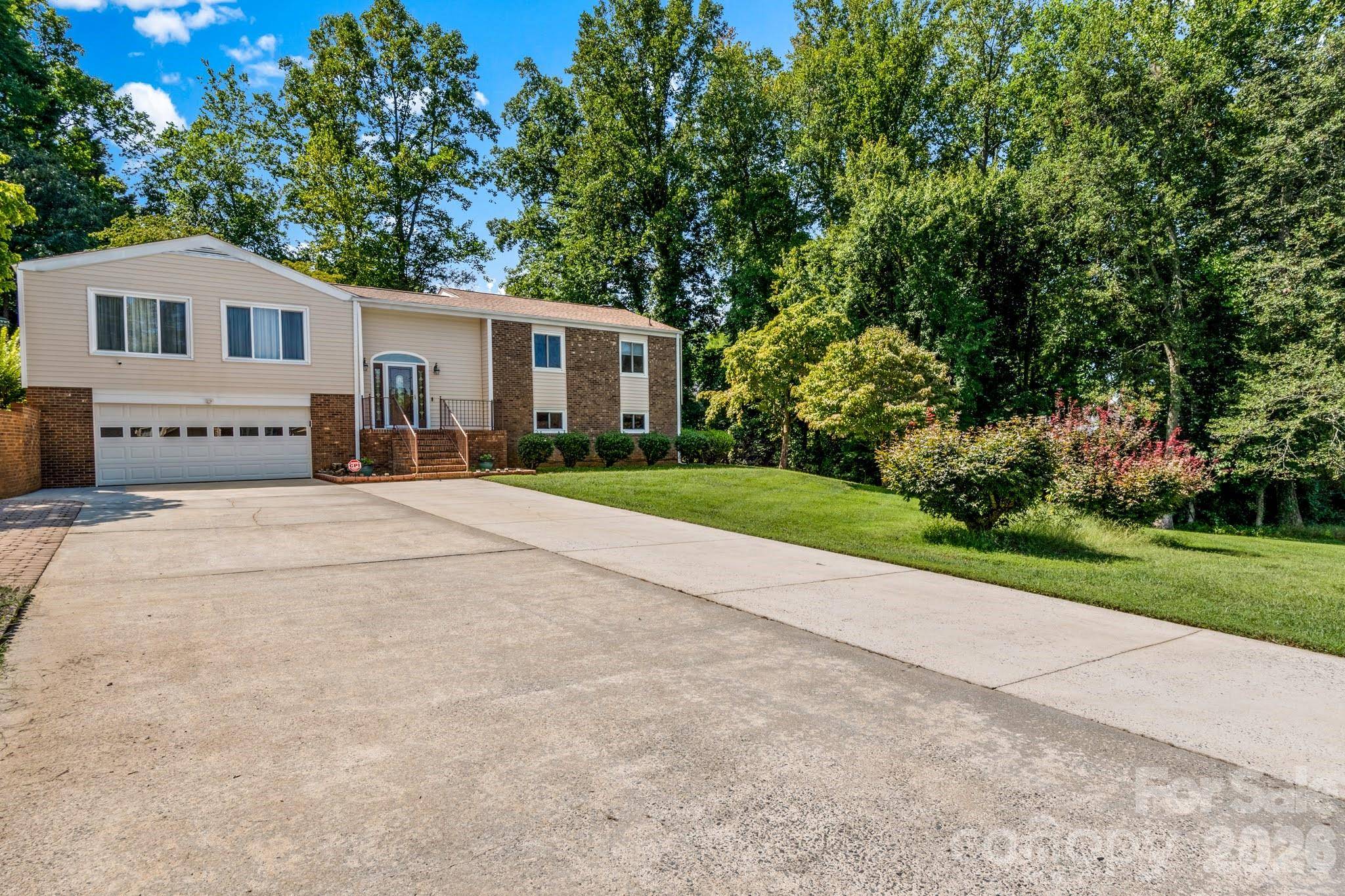 223 Vandyke ST, Kernersville, NC 27284